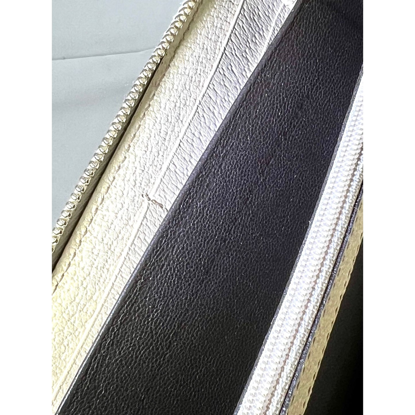 
                  
                    Gucci GG Logo Beige Zip Around Canvas Wallet
                  
                
