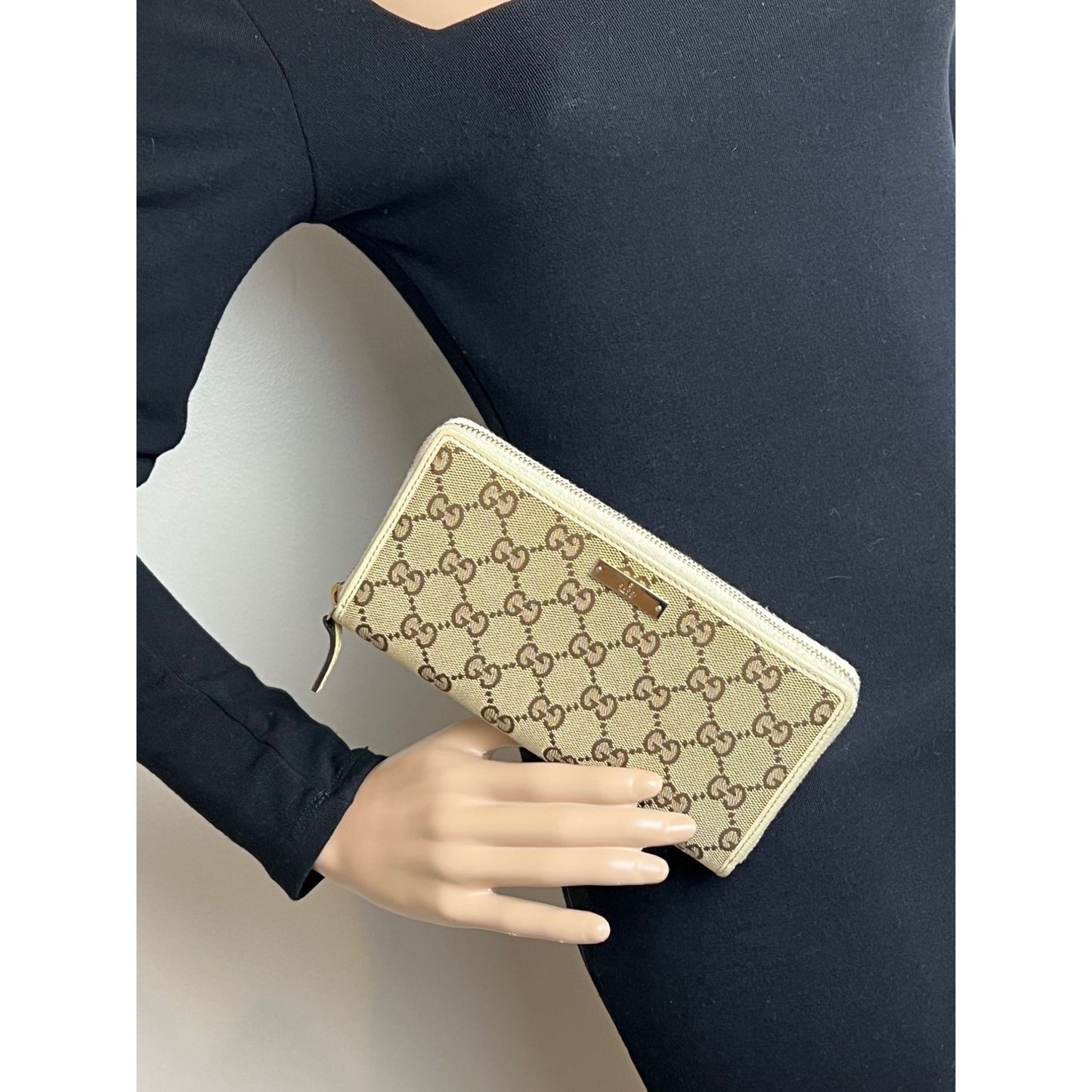 
                  
                    Gucci GG Logo Beige Zip Around Canvas Wallet
                  
                