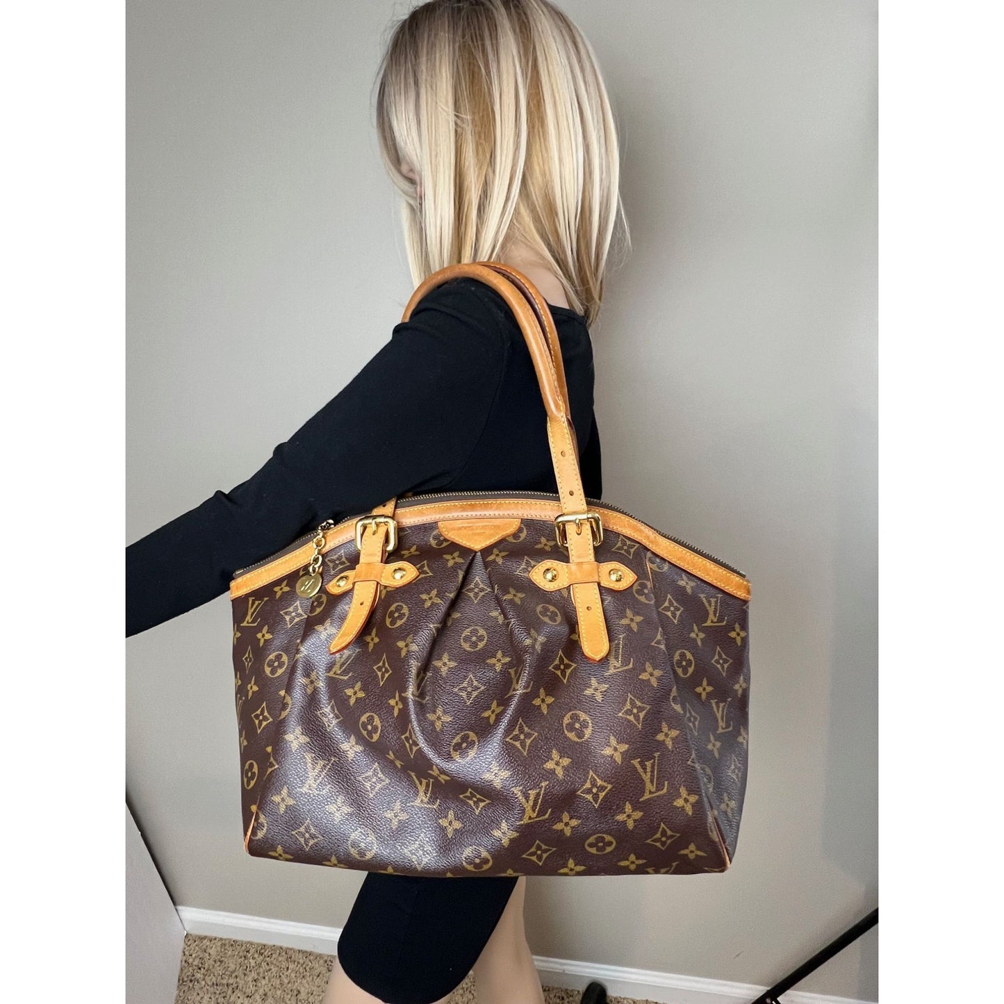 
                  
                    Louis Vuitton Tivoli GM Monogram Shoulder Bag
                  
                