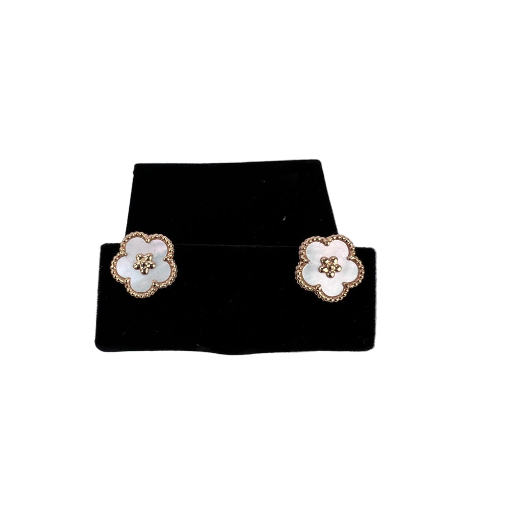 
                  
                    Van Cleef & Arpels Lucky Spring Earrings 18K Rose Gold White Mother-Of-Pearl
                  
                