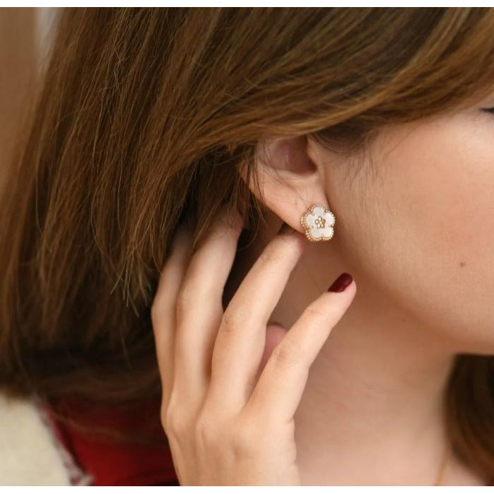 
                  
                    Van Cleef & Arpels Lucky Spring Earrings 18K Rose Gold White Mother-Of-Pearl
                  
                