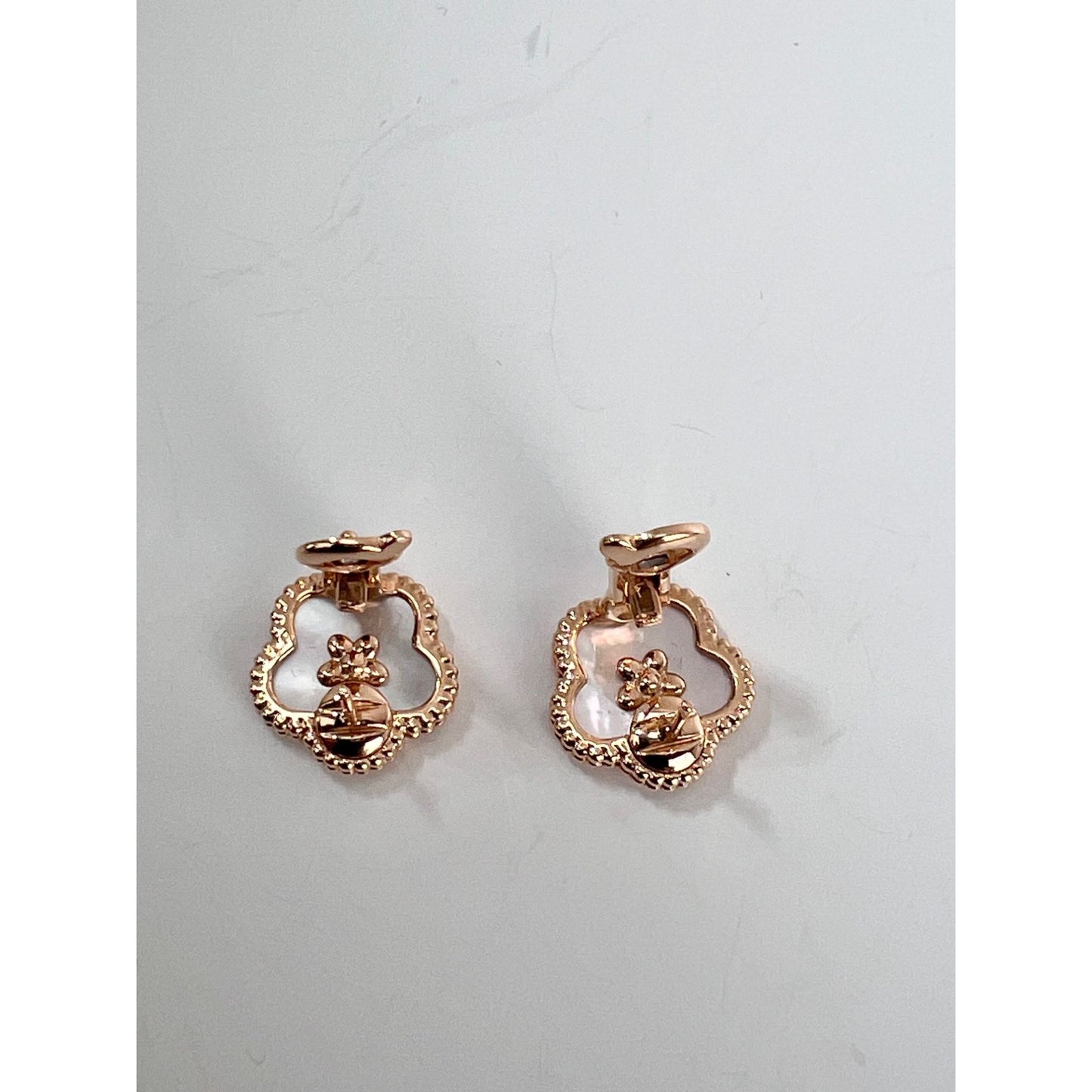 
                  
                    Van Cleef & Arpels Lucky Spring Earrings 18K Rose Gold White Mother-Of-Pearl
                  
                