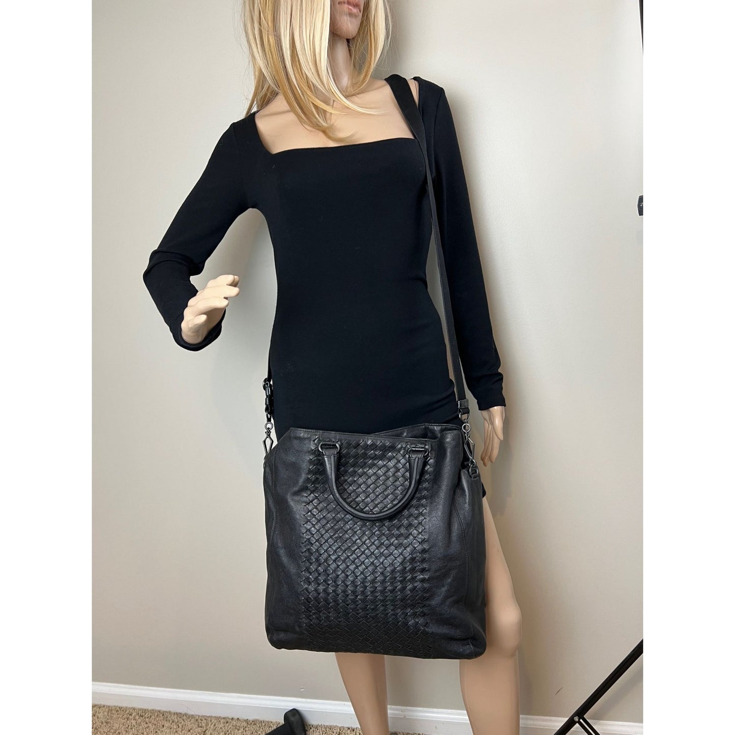 
                  
                    Bottega Veneta Nappa Intreciato Black Leather Messenger Tote Bag
                  
                