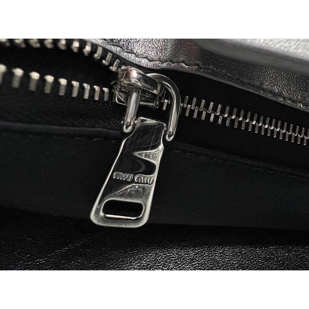 
                  
                    Miu Miu Metallic Silver Nappa Matelasse Crystal Embellished Lady Bag
                  
                