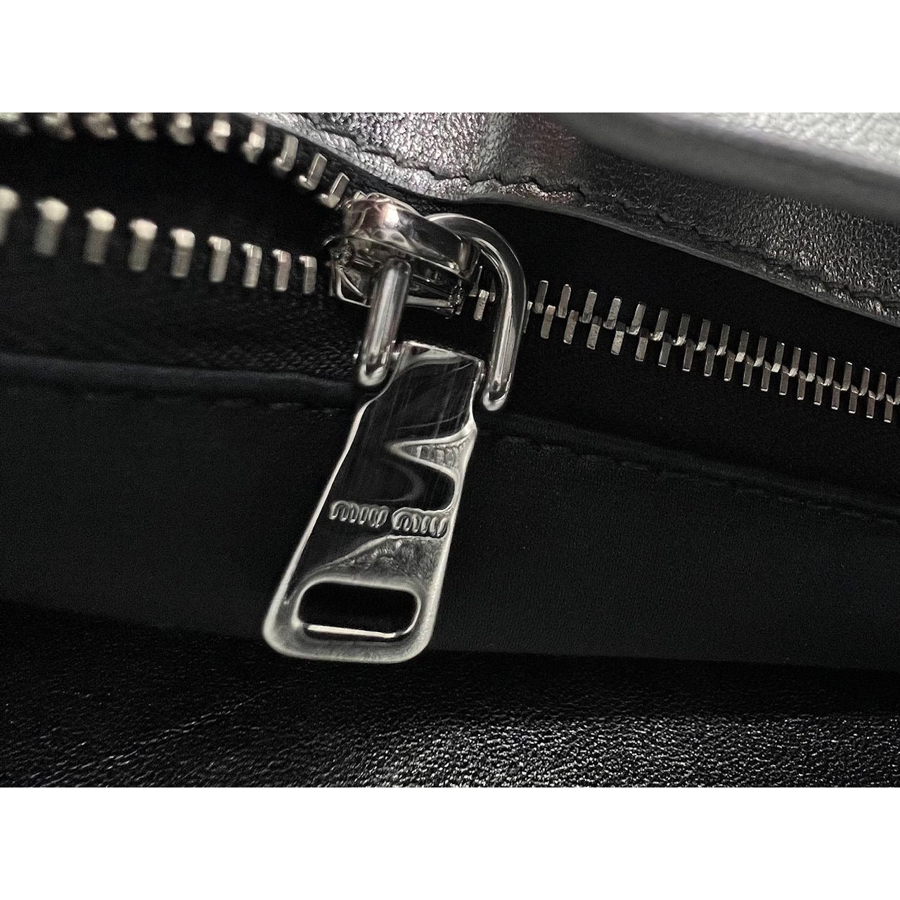 
                  
                    Miu Miu Metallic Silver Nappa Matelasse Crystal Embellished Lady Bag
                  
                