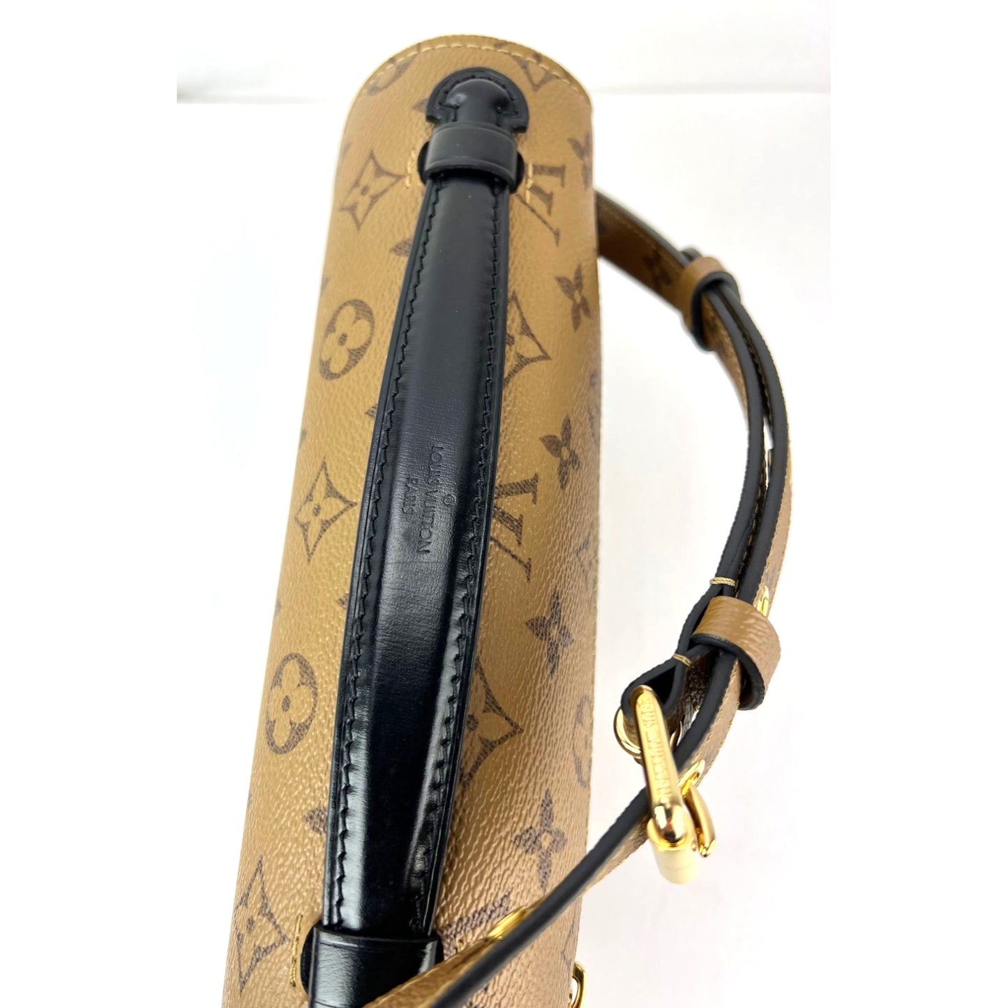 
                  
                    Louis Vuitton Pochette Metis Reverse Monogram Messenger Crossbody Bag
                  
                