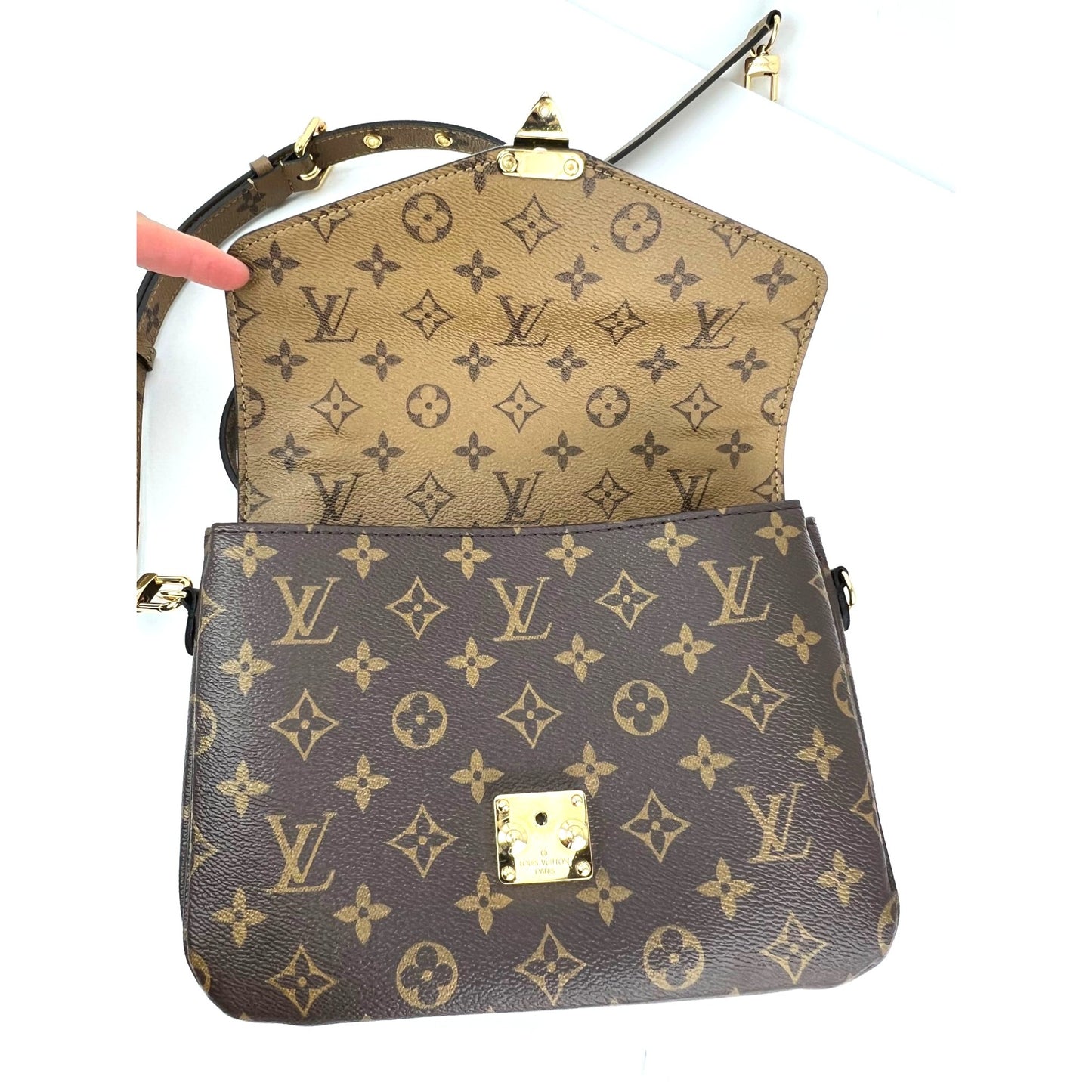 
                  
                    Louis Vuitton Pochette Metis Reverse Monogram Messenger Crossbody Bag
                  
                