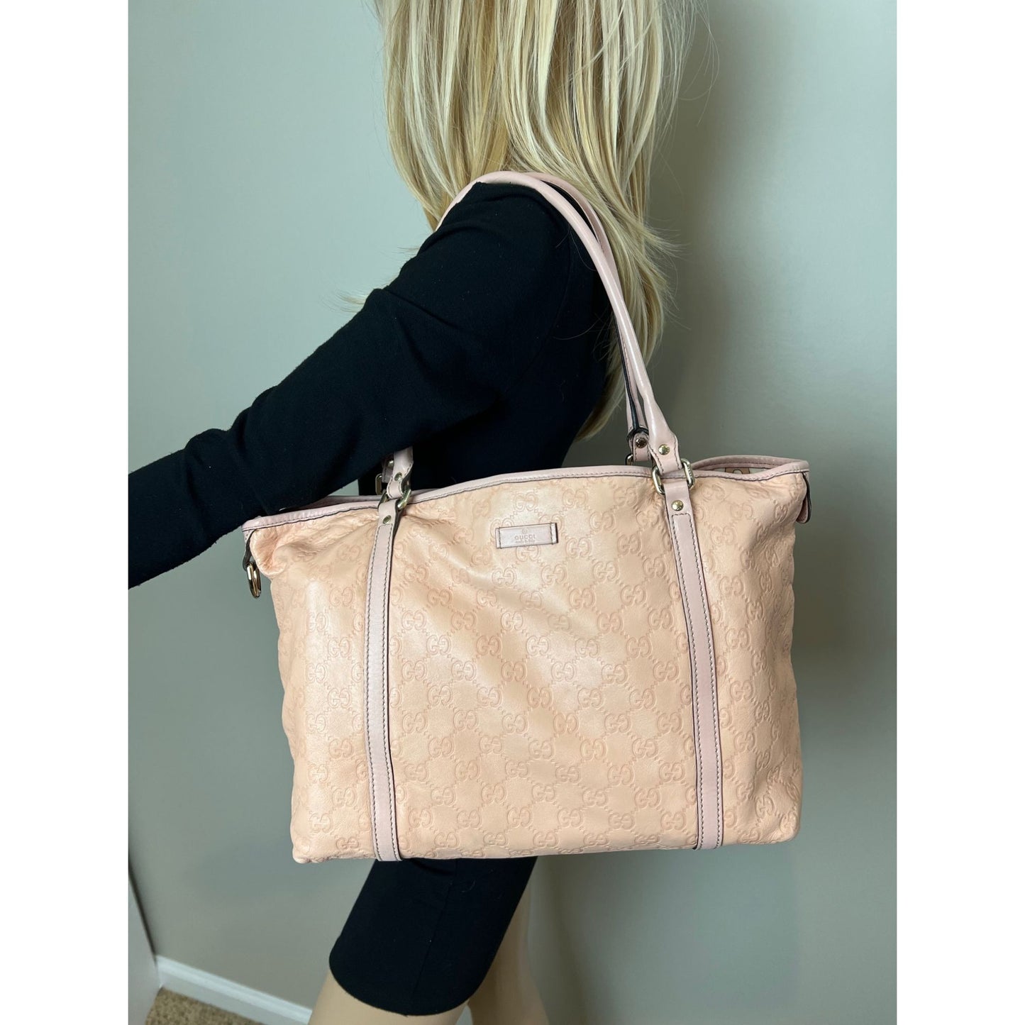 
                  
                    GUCCI Guccissima Pink Leather Joy Medium Rose Dragea Tote Bag
                  
                