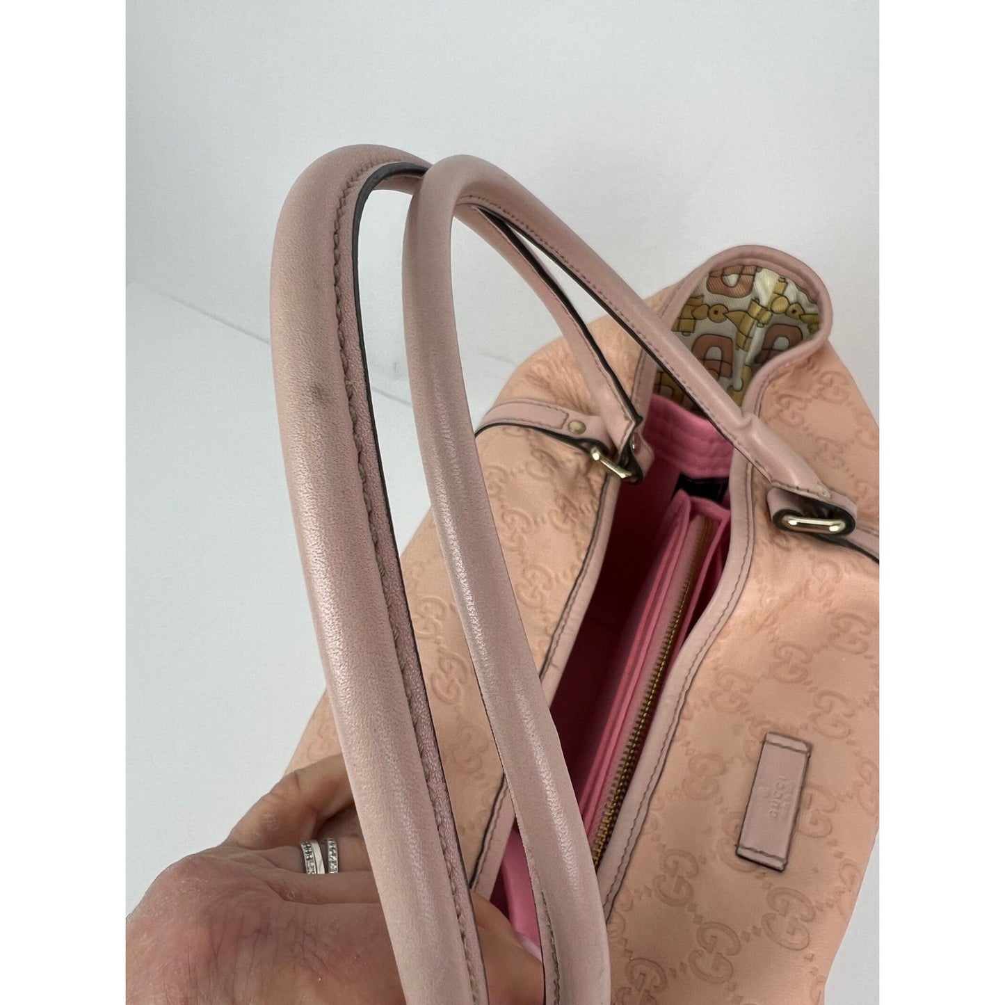 
                  
                    GUCCI Guccissima Pink Leather Joy Medium Rose Dragea Tote Bag
                  
                