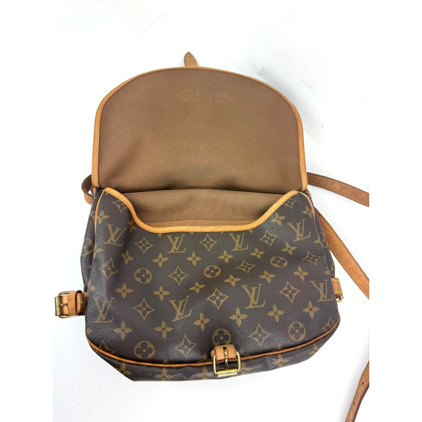 
                  
                    Louis Vuitton Monogram Saumur 30 Vintage Saddle Style Messenger Crossbody Bag
                  
                