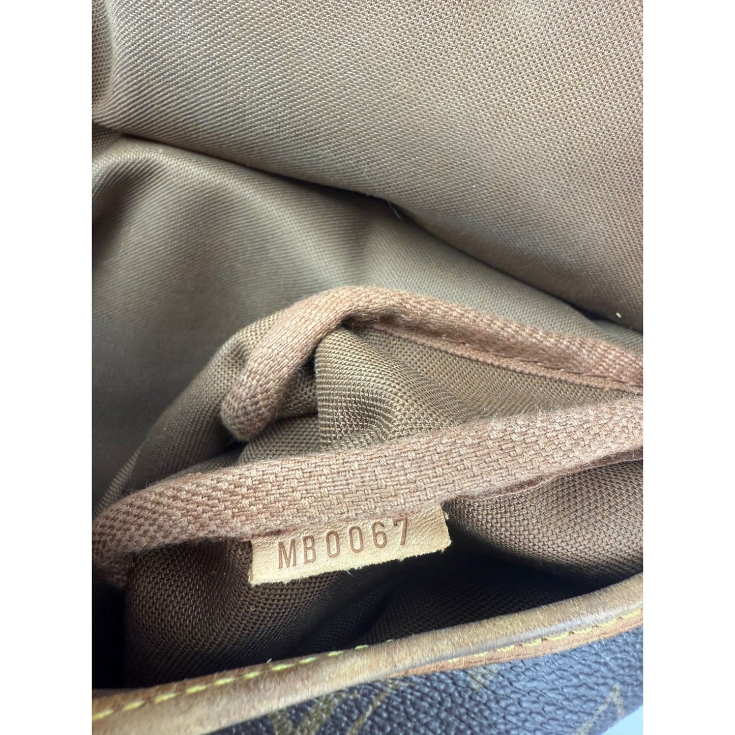 
                  
                    Louis Vuitton Monogram Saumur 30 Vintage Saddle Style Messenger Crossbody Bag
                  
                