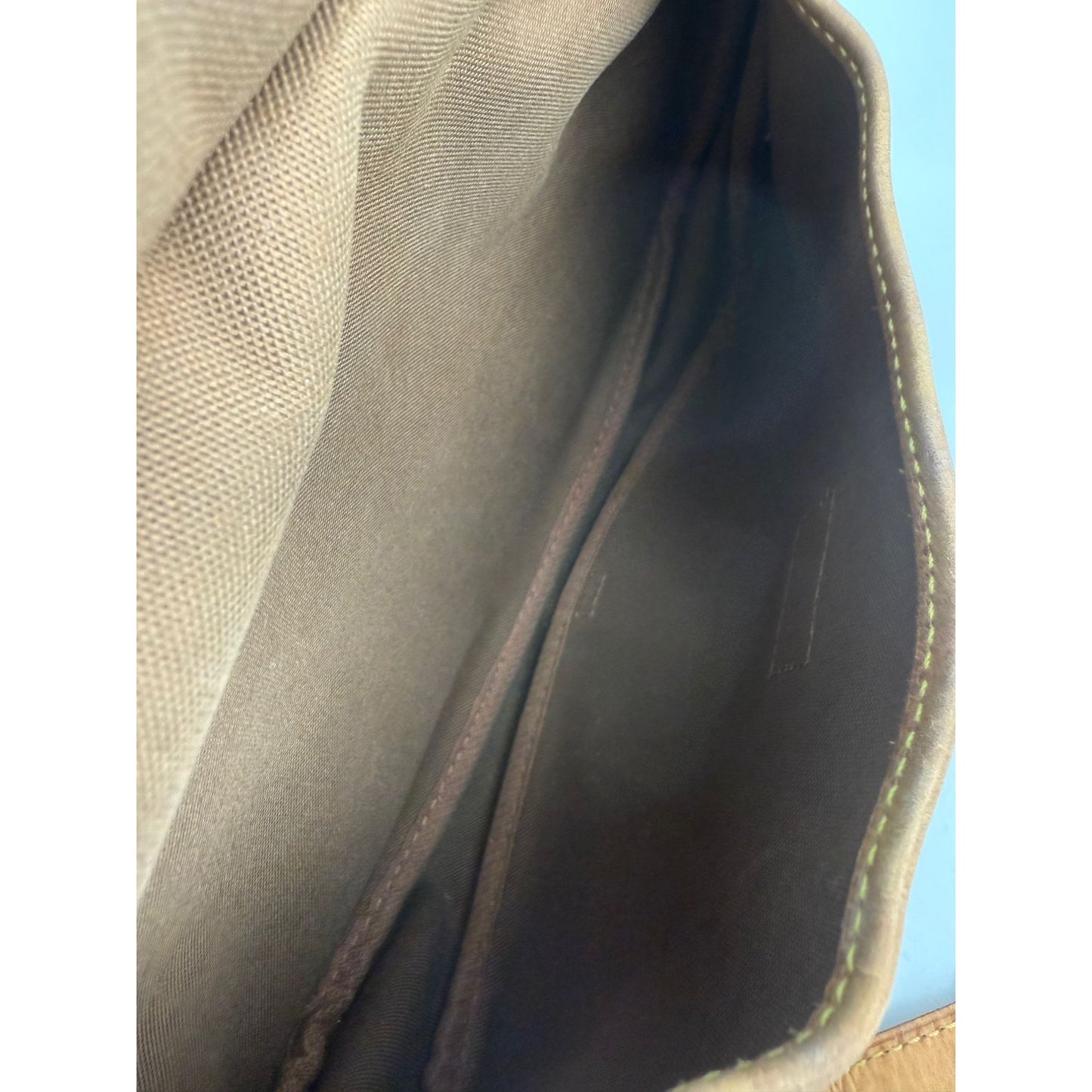 
                  
                    Louis Vuitton Monogram Saumur 30 Vintage Saddle Style Messenger Crossbody Bag
                  
                