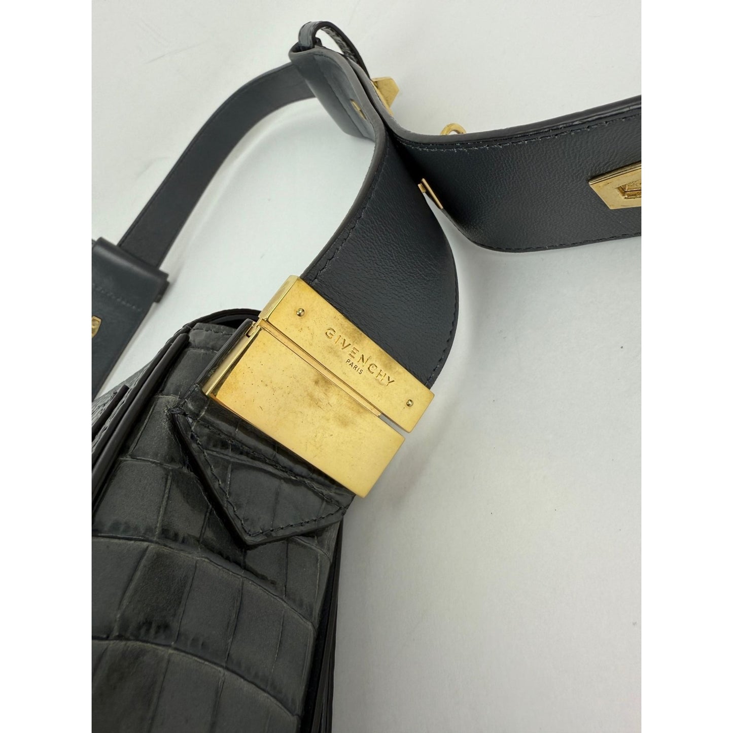 
                  
                    Givenchy Leather Crocodile Embossed Medium Eden Storm Gray Crossbody Shoulder Bag
                  
                