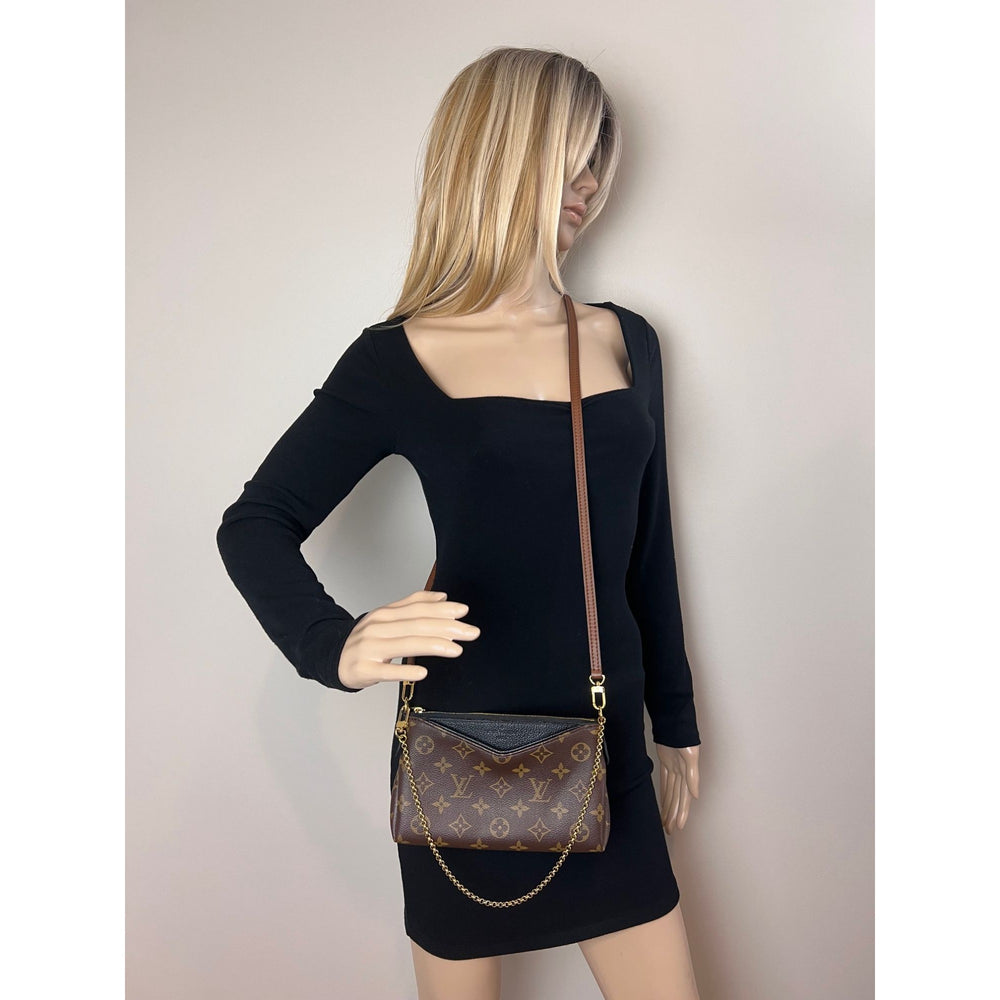 
                  
                    LOUIS VUITTON Pallas Monogram Clutch Noir Shoulder Crossbody Bag
                  
                