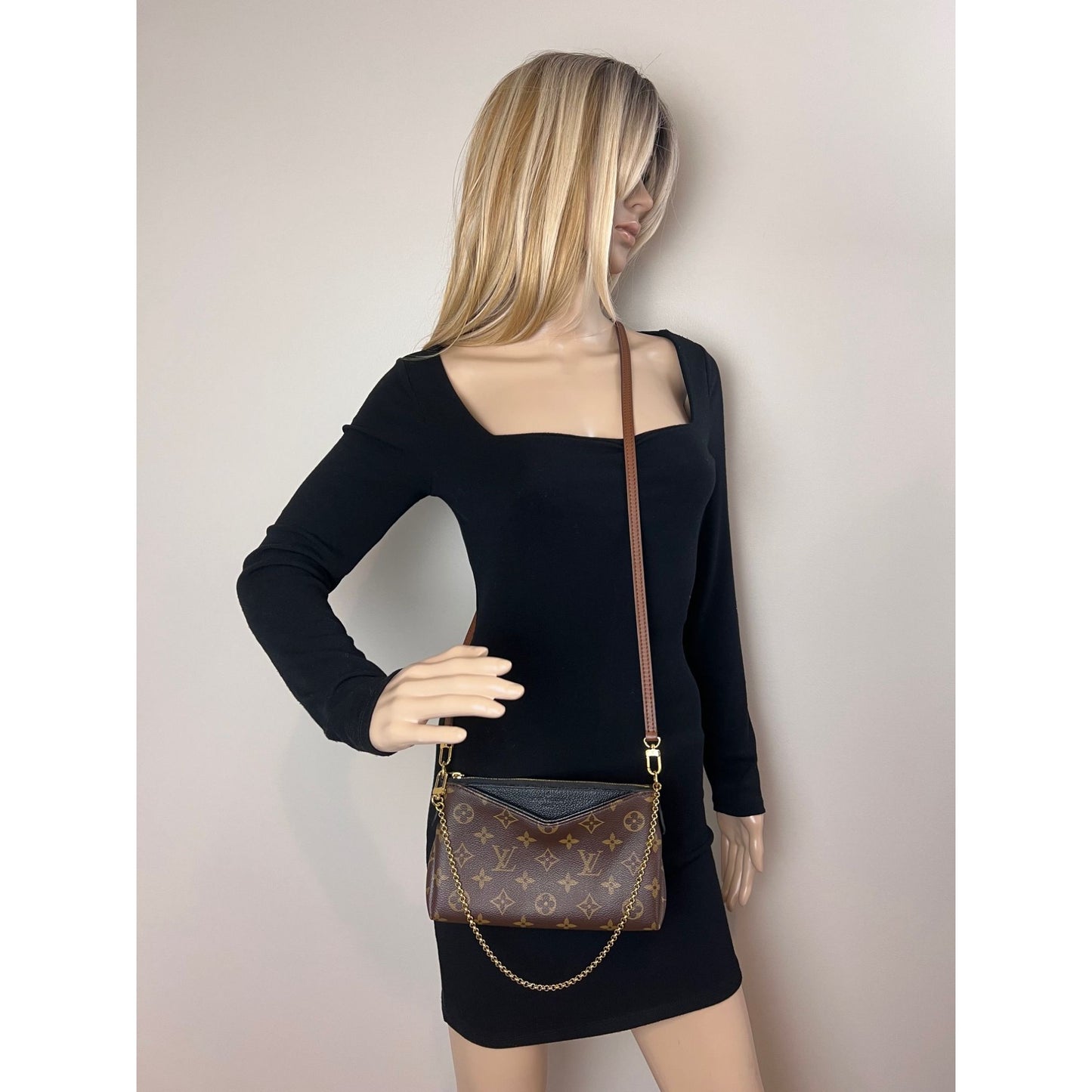 
                  
                    LOUIS VUITTON Pallas Monogram Clutch Noir Shoulder Crossbody Bag
                  
                