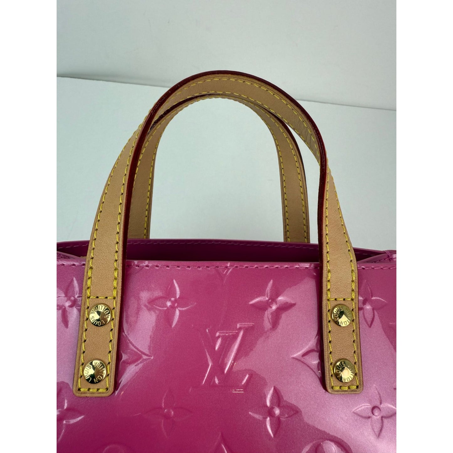 
                  
                    Louis Vuitton Vernis reade PM NM Neon Pink Crossbody Bag
                  
                