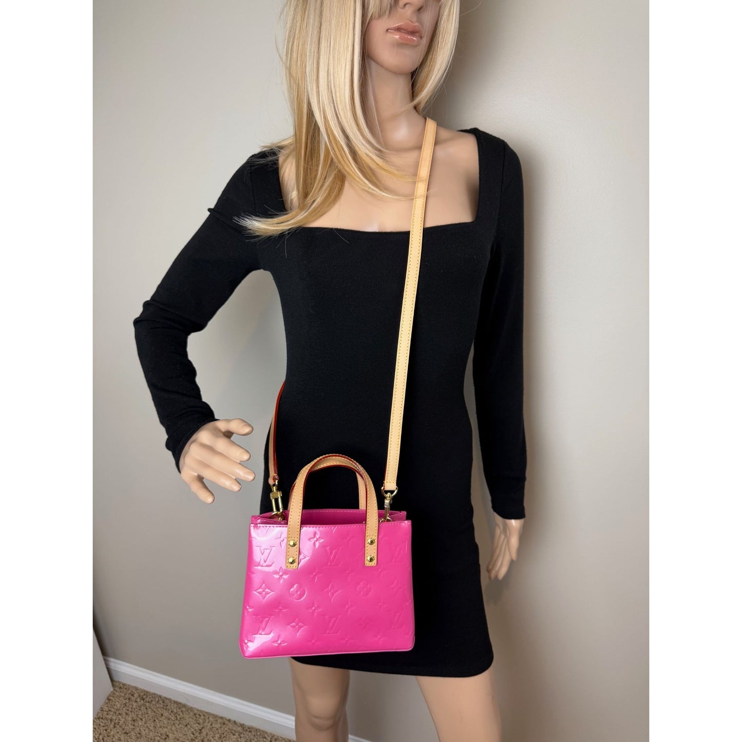 
                  
                    Louis Vuitton Vernis reade PM NM Neon Pink Crossbody Bag
                  
                