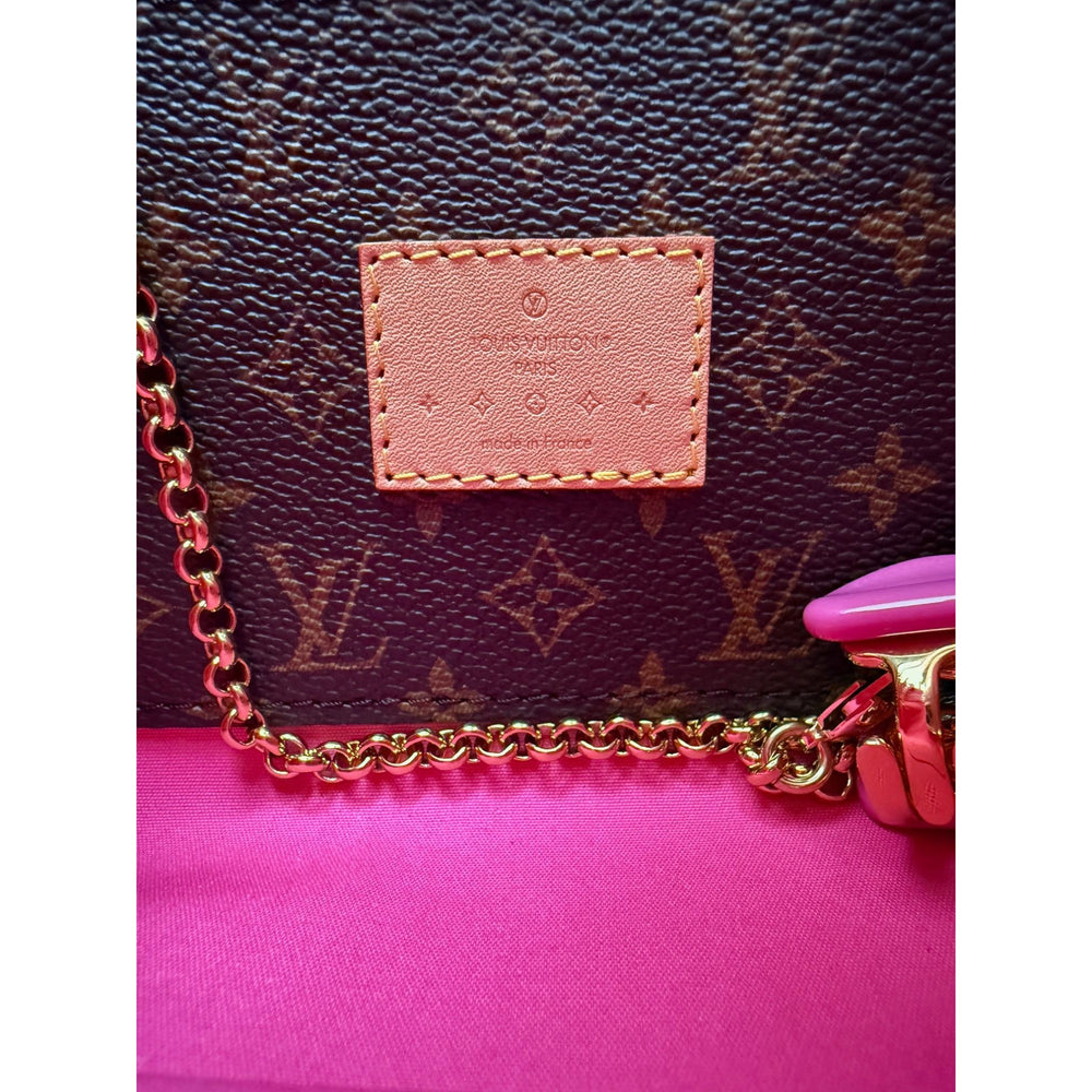 
                  
                    Louis Vuitton Vernis reade PM NM Neon Pink Crossbody Bag
                  
                