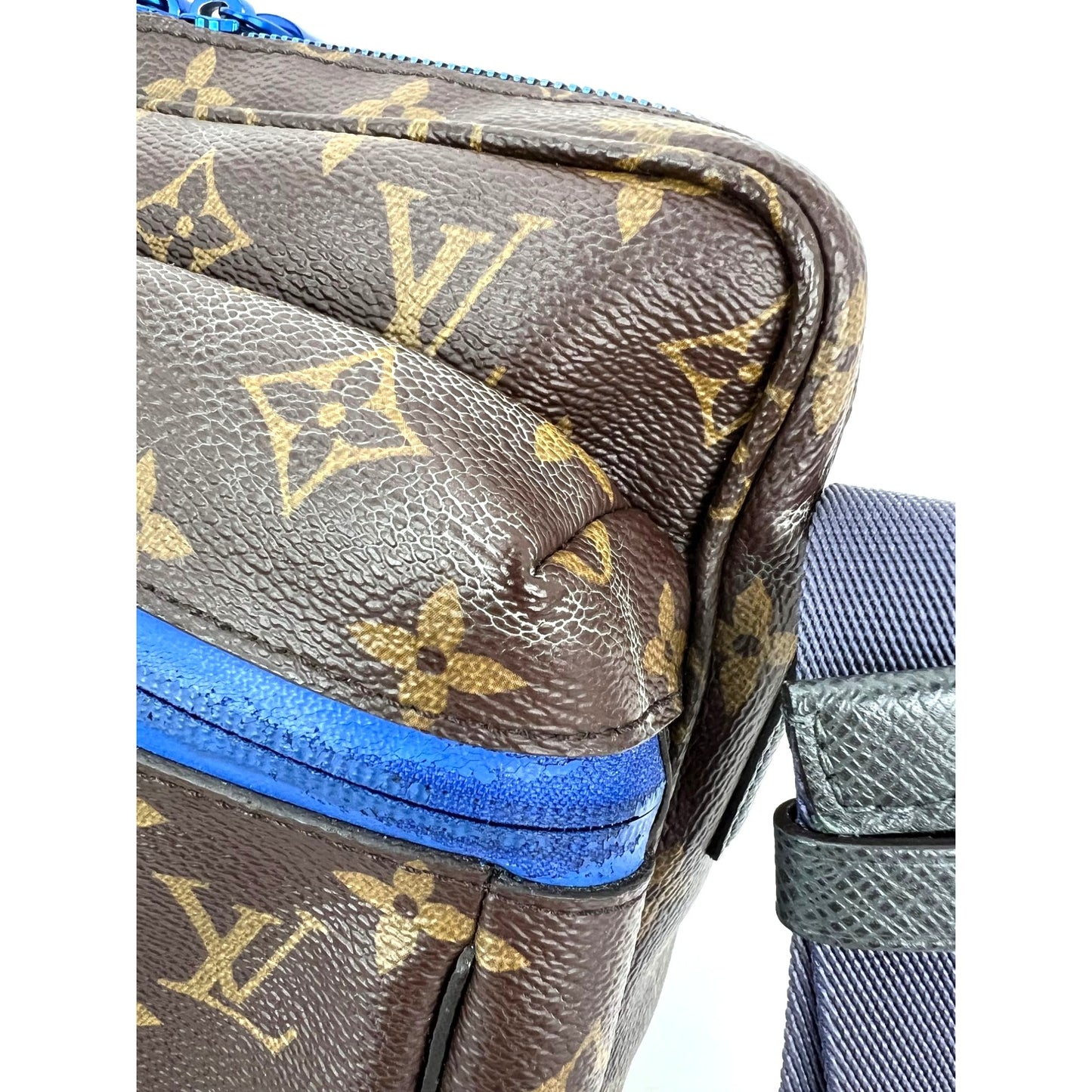 
                  
                    Louis Vuitton Monogram Outdoor Blue Messenger Bag
                  
                