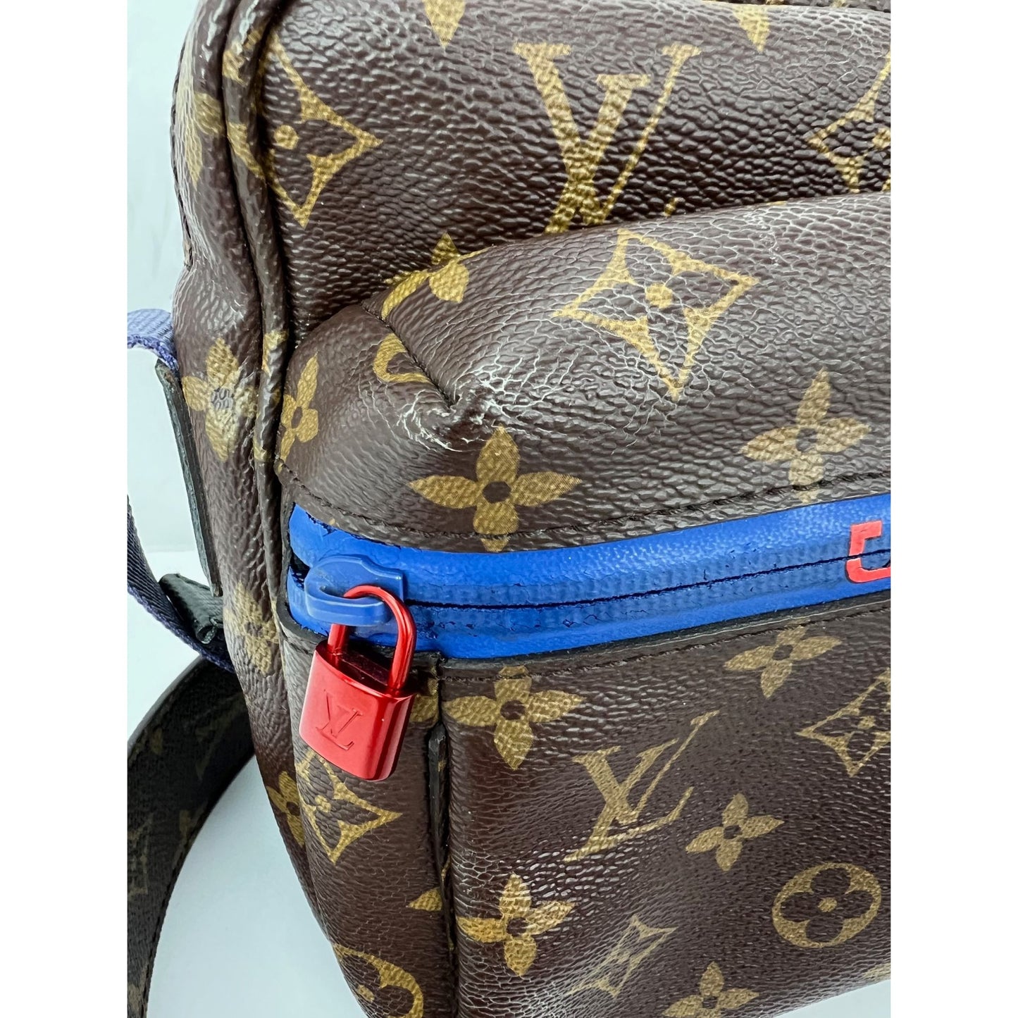 
                  
                    Louis Vuitton Monogram Outdoor Blue Messenger Bag
                  
                