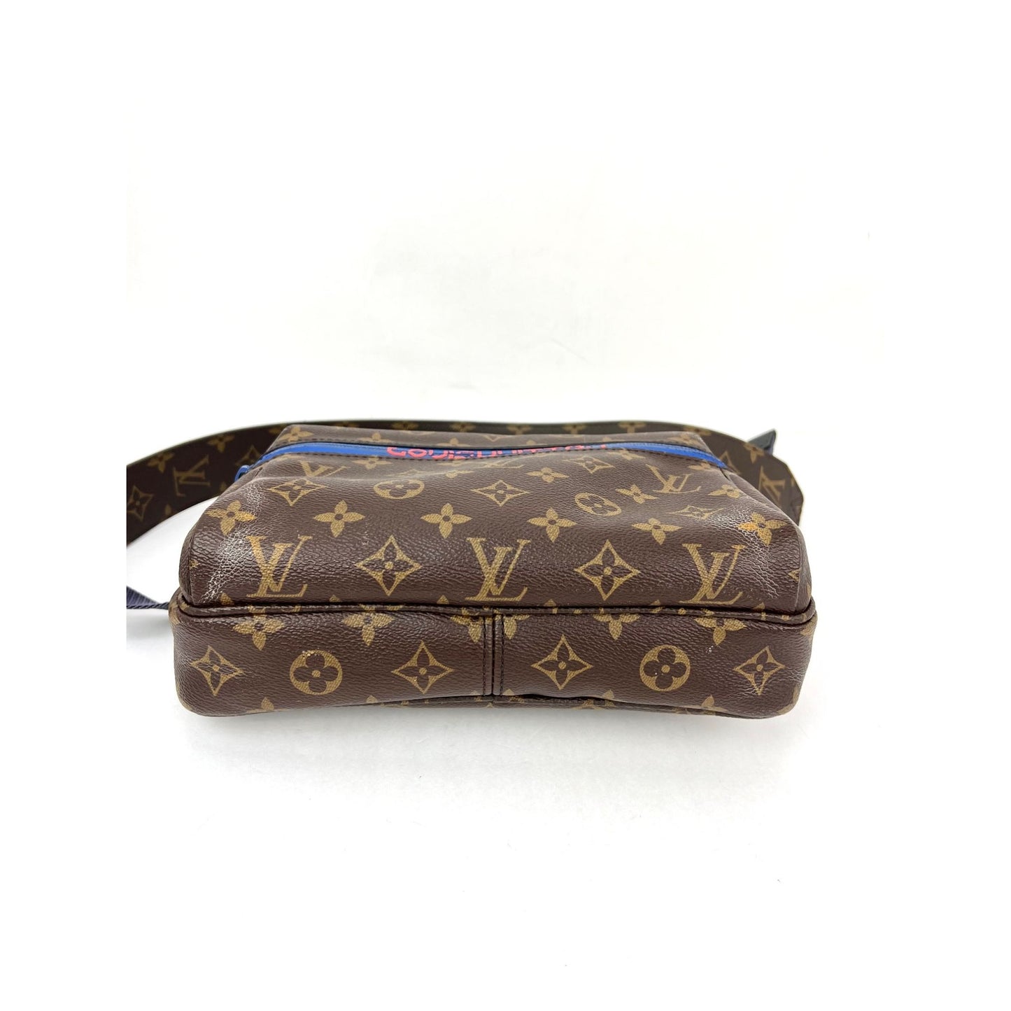 
                  
                    Louis Vuitton Monogram Outdoor Blue Messenger Bag
                  
                