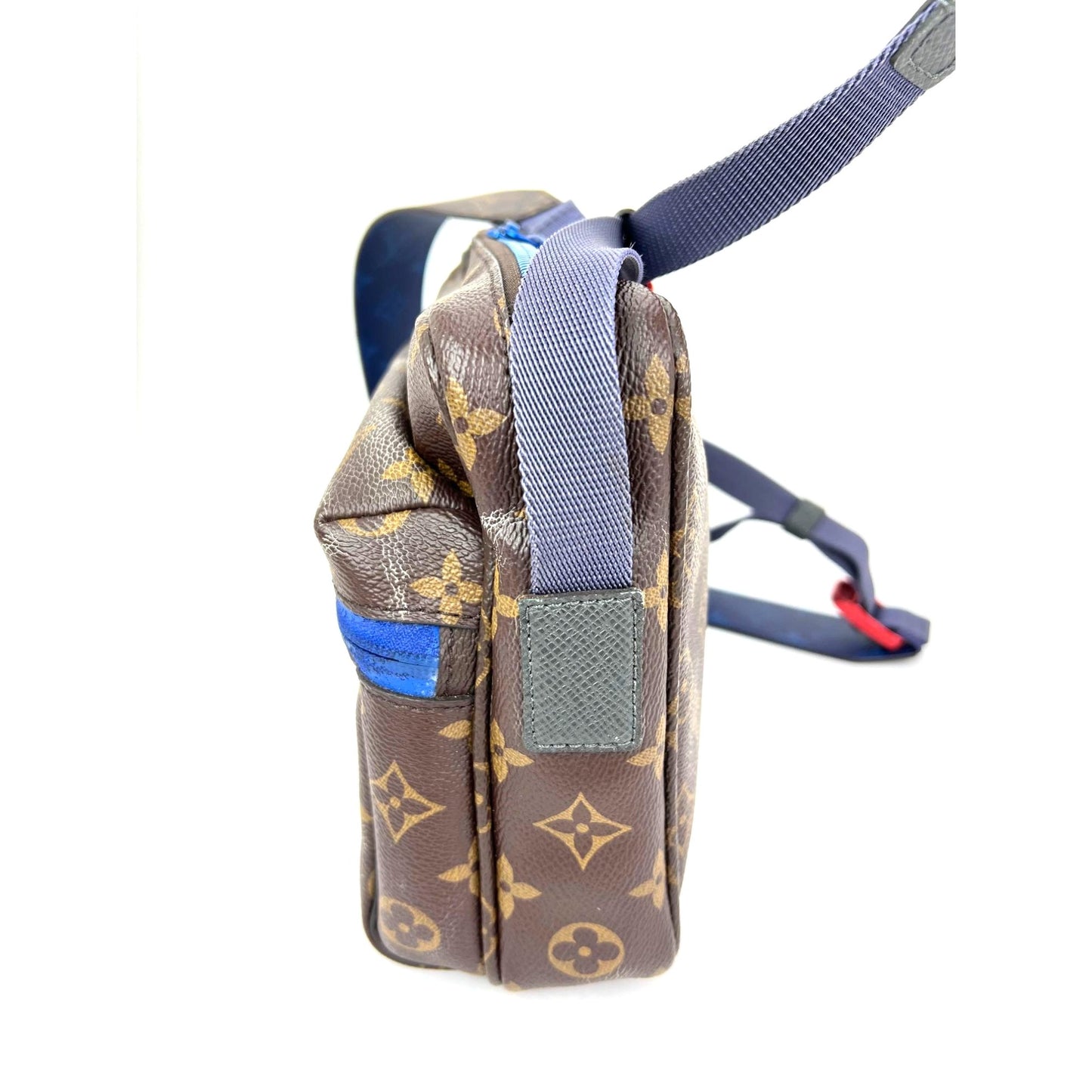 
                  
                    Louis Vuitton Monogram Outdoor Blue Messenger Bag
                  
                