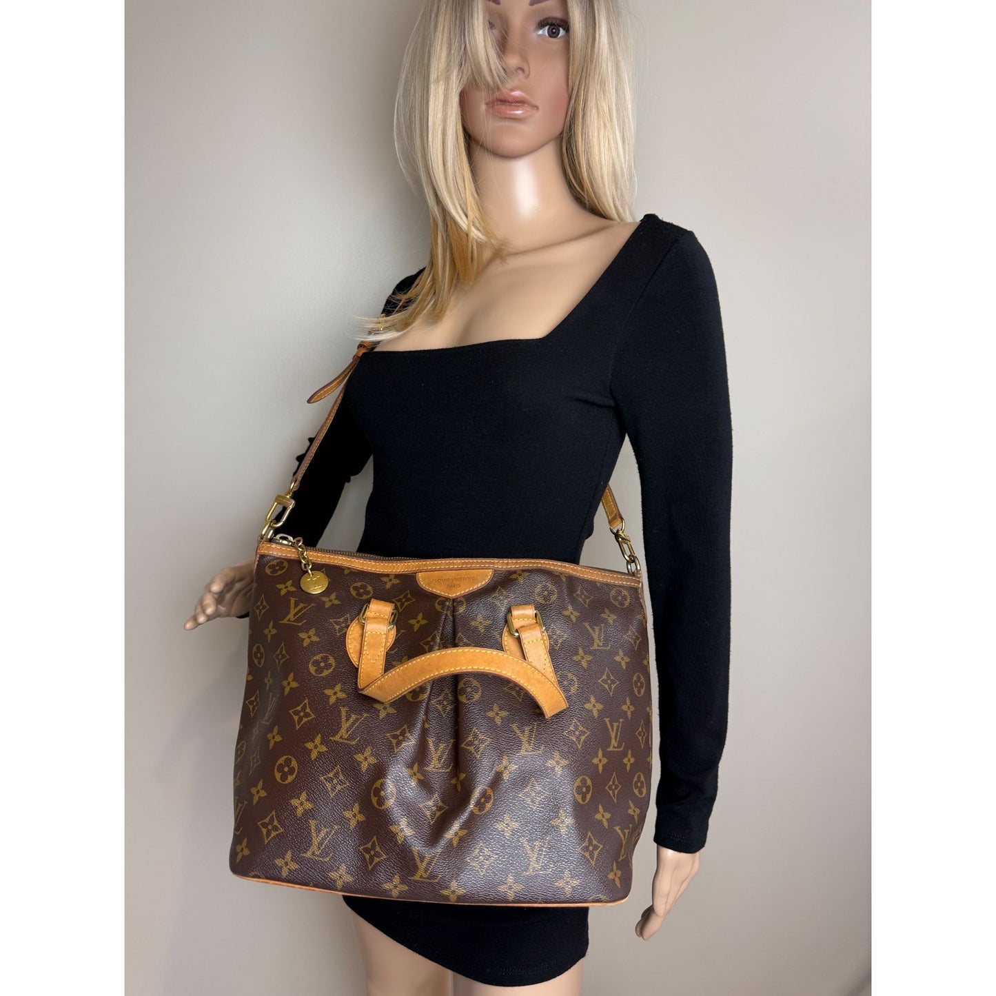 
                  
                    Louis Vuitton Palermo PM Monogram Hand Shoulder Bag
                  
                