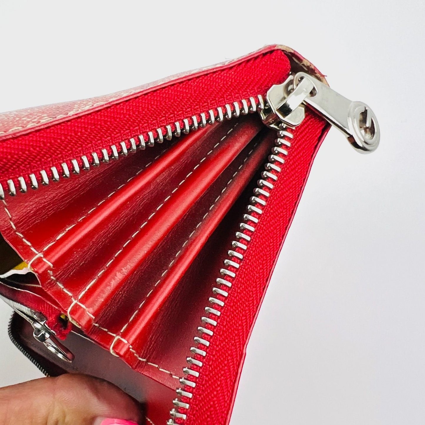 
                  
                    Goyard Matignon GM Wallet Goyardine Red Zip Around Clutch
                  
                