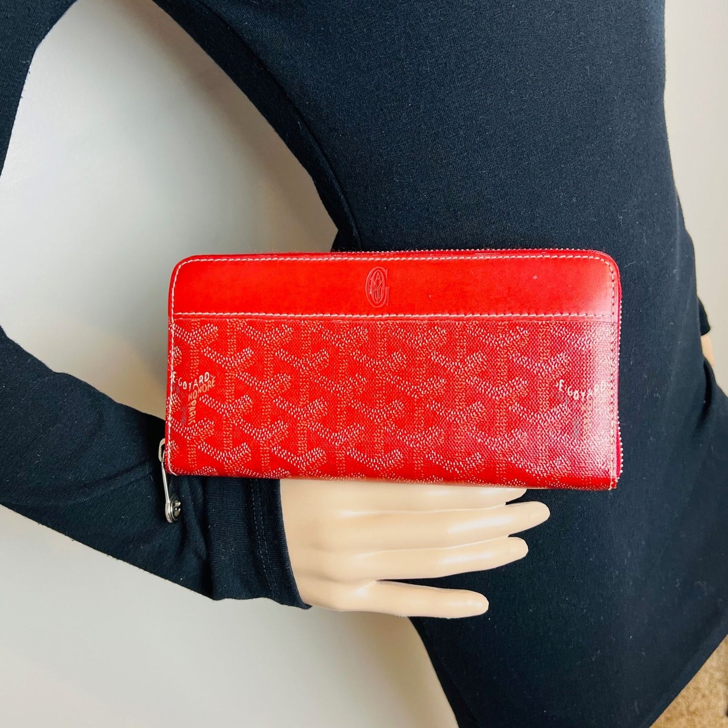 
                  
                    Goyard Matignon GM Wallet Goyardine Red Zip Around Clutch
                  
                