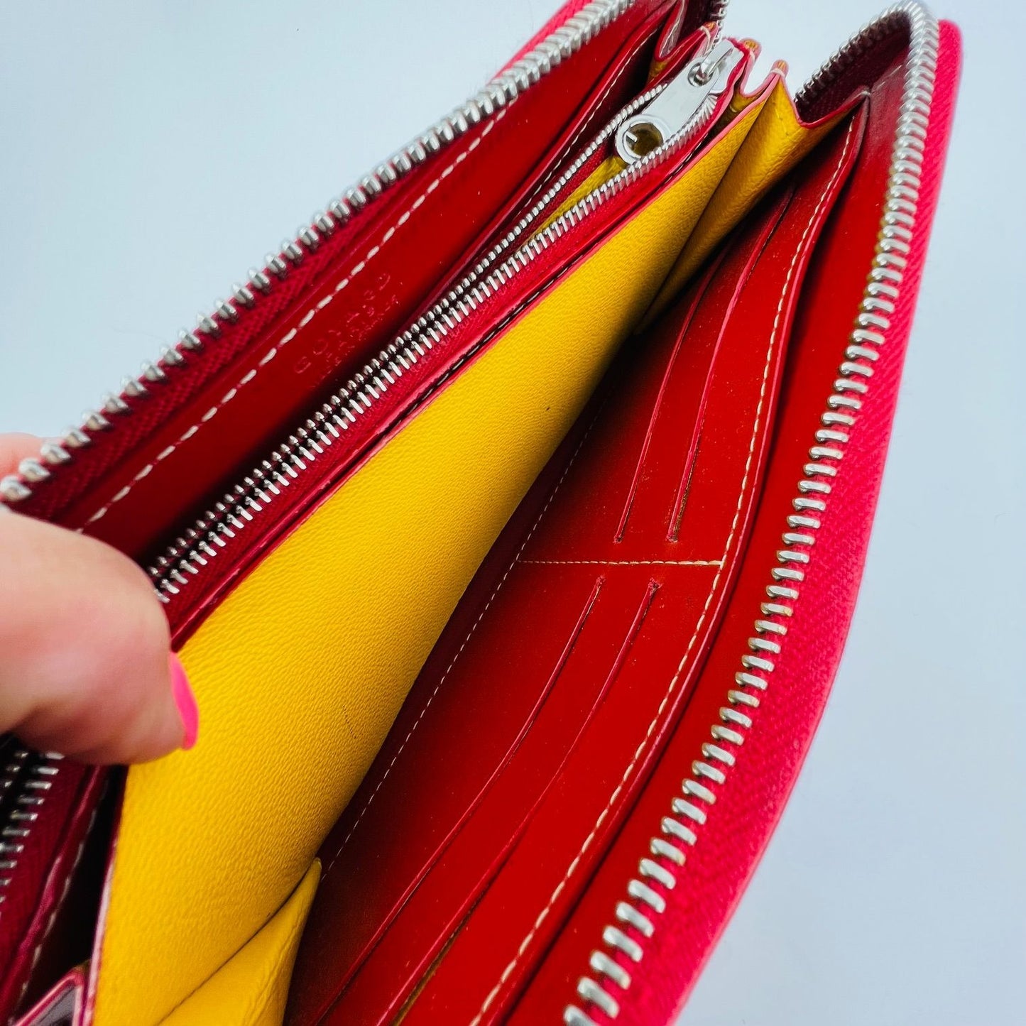 
                  
                    Goyard Matignon GM Wallet Goyardine Red Zip Around Clutch
                  
                