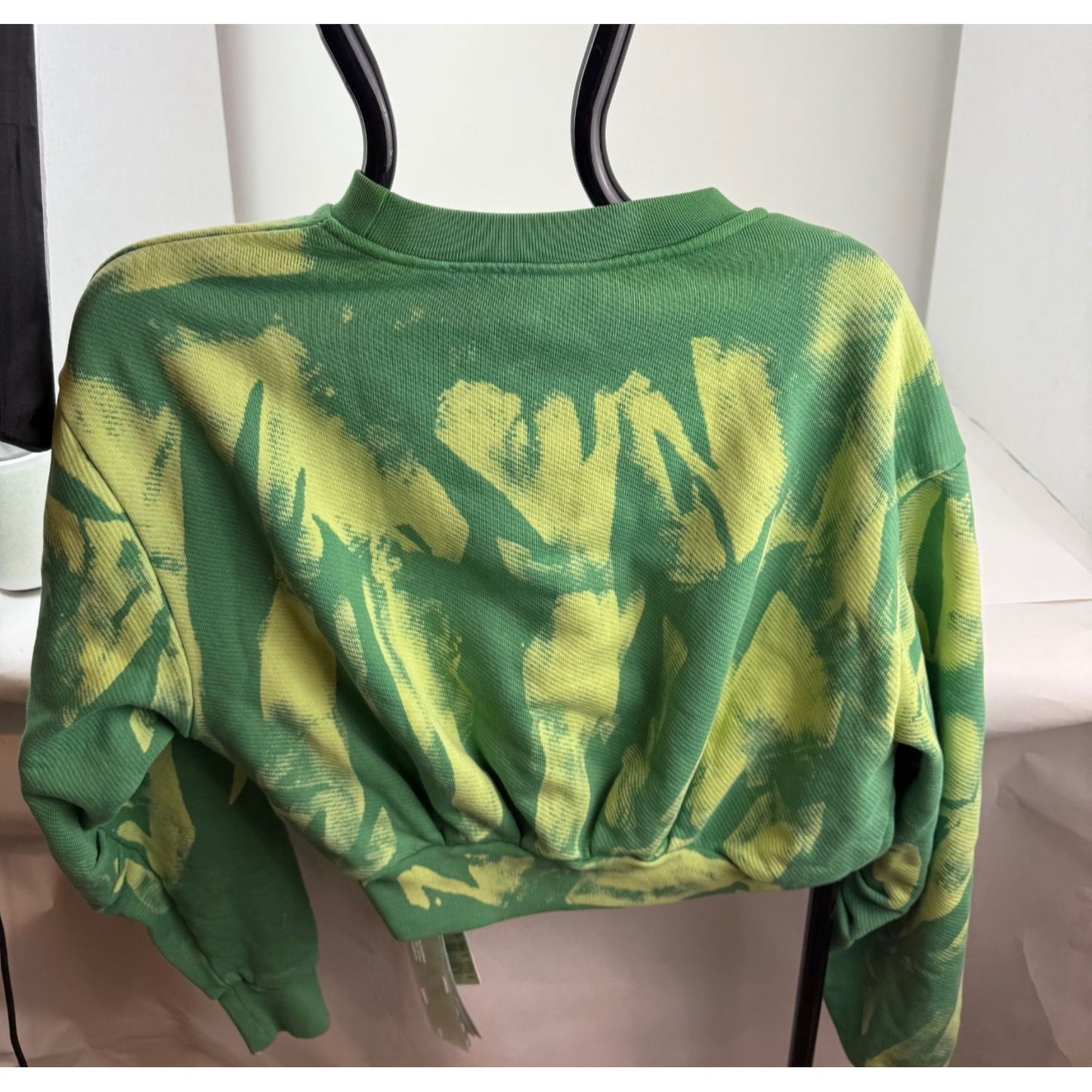 
                  
                    OFF White Tye Dye Xtra Crop Sweatsh Light Green Sweatshirt
                  
                