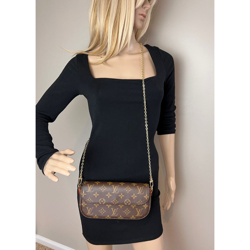 
                  
                    Louis Vuitton Monogram Ivy Wallet on a Chain Shoulder Bag
                  
                