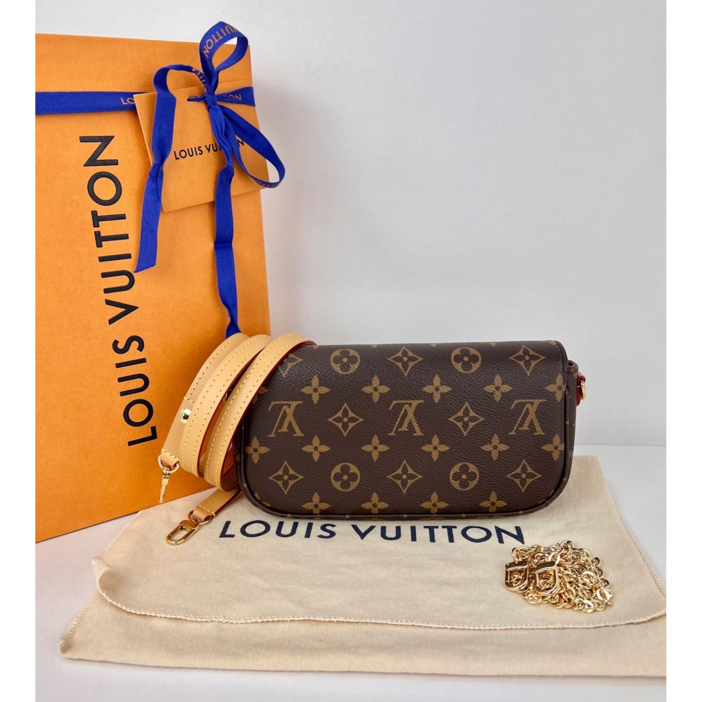 
                  
                    Louis Vuitton Monogram Ivy Wallet on a Chain Shoulder Bag
                  
                