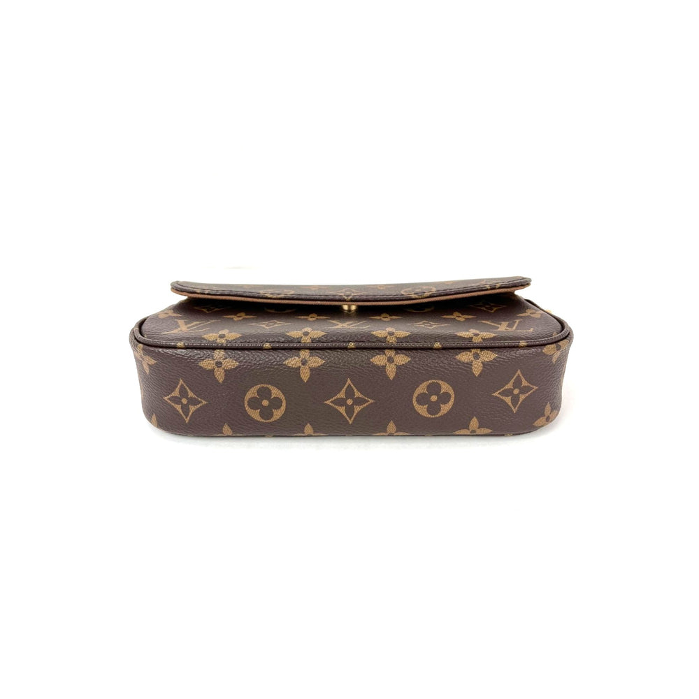 
                  
                    Louis Vuitton Monogram Ivy Wallet on a Chain Shoulder Bag
                  
                