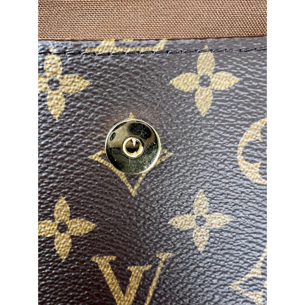 
                  
                    Louis Vuitton Monogram Ivy Wallet on a Chain Shoulder Bag
                  
                
