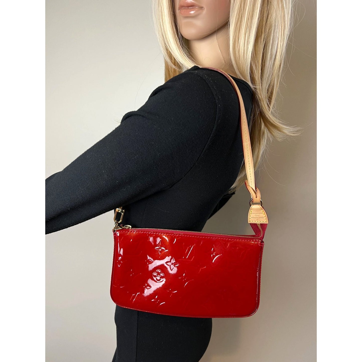 
                  
                    Louis Vuitton Pochette Accessories NM Vernis Rose Indien Shoulder Bag
                  
                