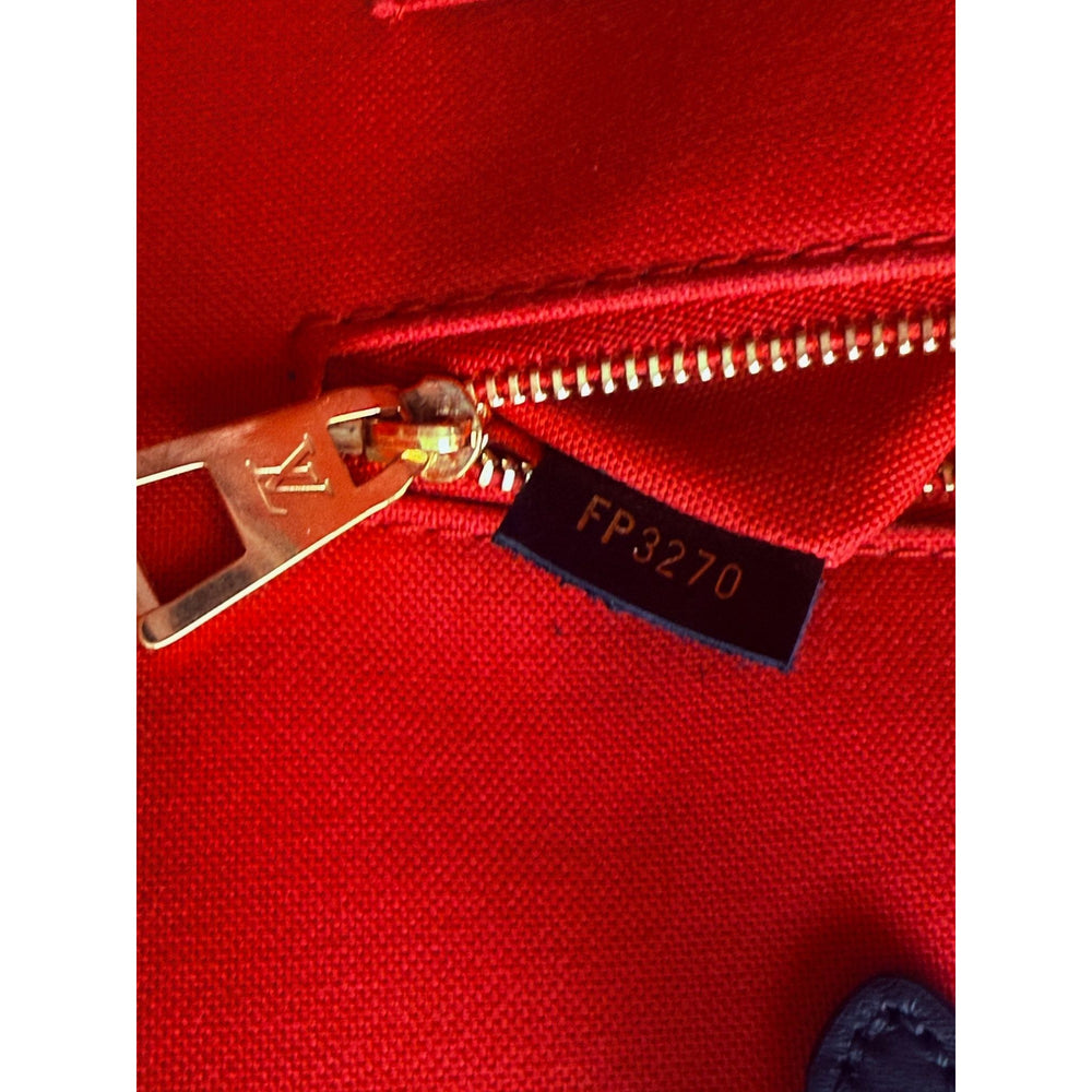 
                  
                    Louis Vuitton ONTHEGO MM Reverse Giant Monogram Tote
                  
                