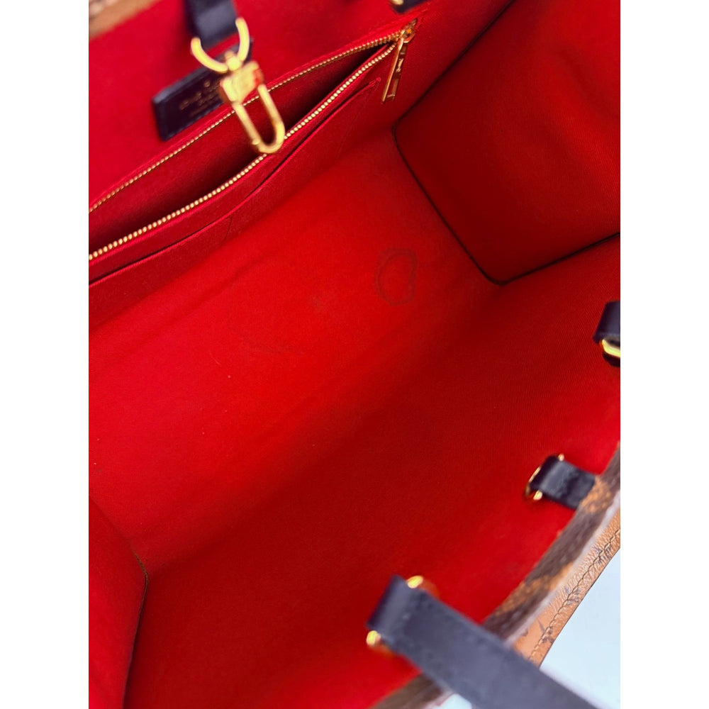 
                  
                    Louis Vuitton ONTHEGO MM Reverse Giant Monogram Tote
                  
                