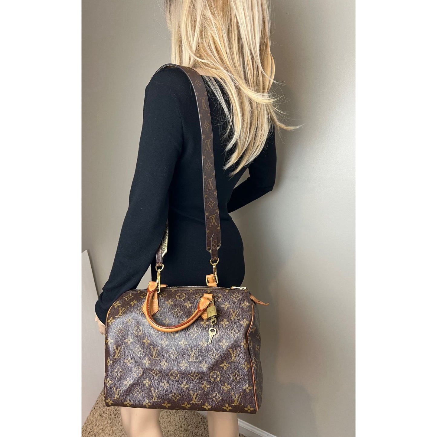 
                  
                    Louis Vuitton Bandouliere Reversible Monogram Gold Epi Leather Shoulder Strap Brown
                  
                