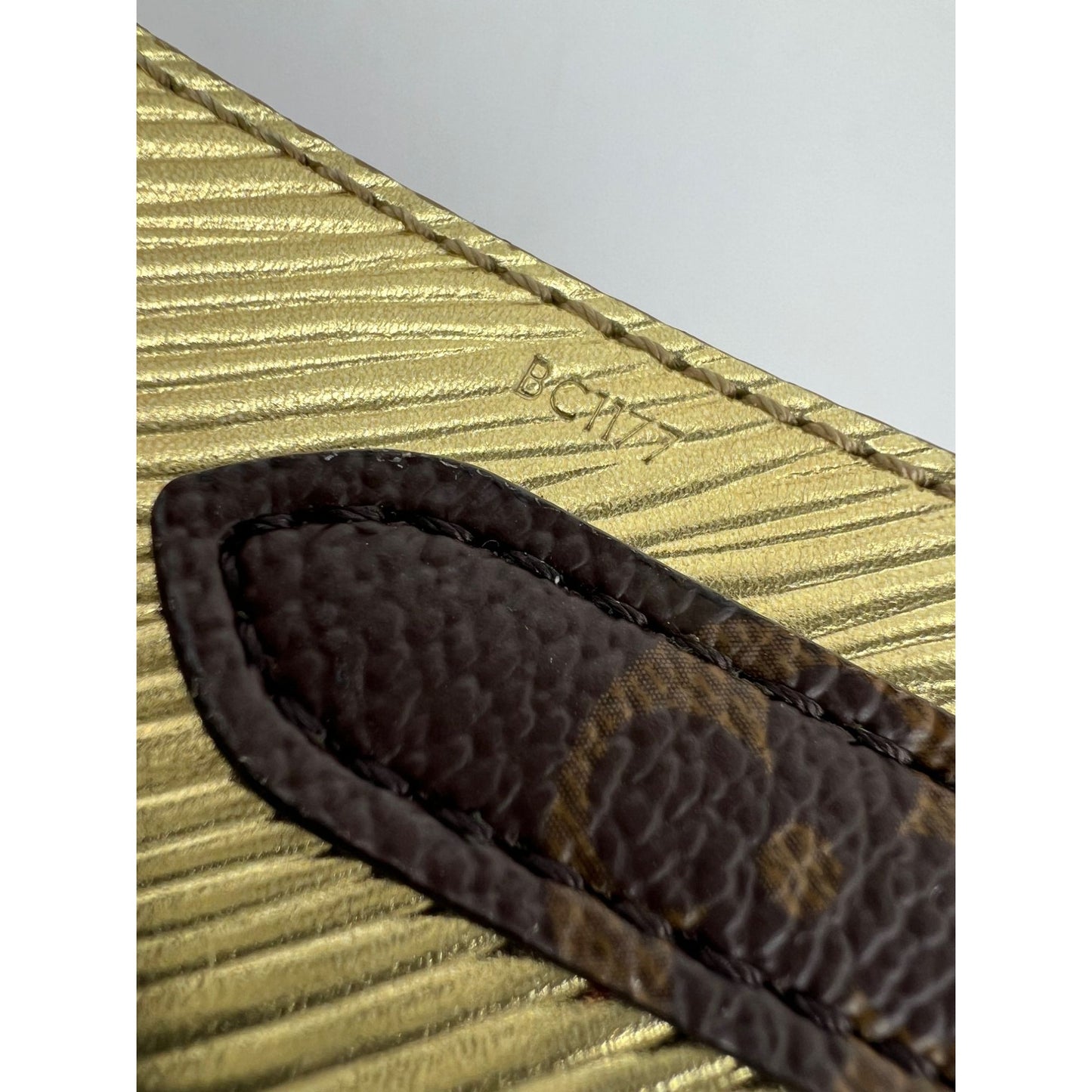 
                  
                    Louis Vuitton Bandouliere Reversible Monogram Gold Epi Leather Shoulder Strap Brown
                  
                