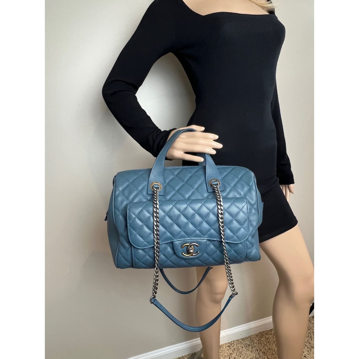 
                  
                    Chanel Quilted Caviar Large Blue Bowling Bag Ruthenium
                  
                
