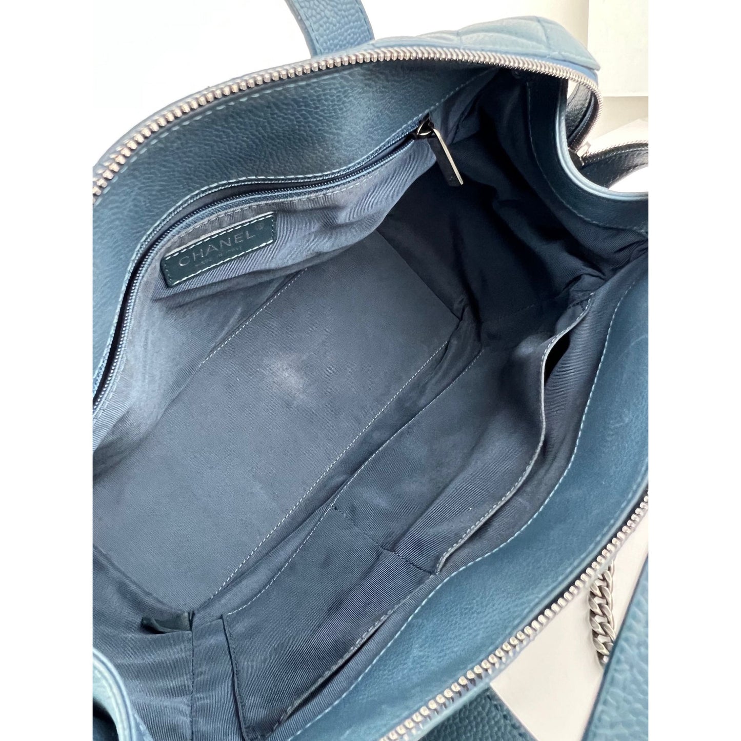 
                  
                    Chanel Quilted Caviar Large Blue Bowling Bag Ruthenium
                  
                