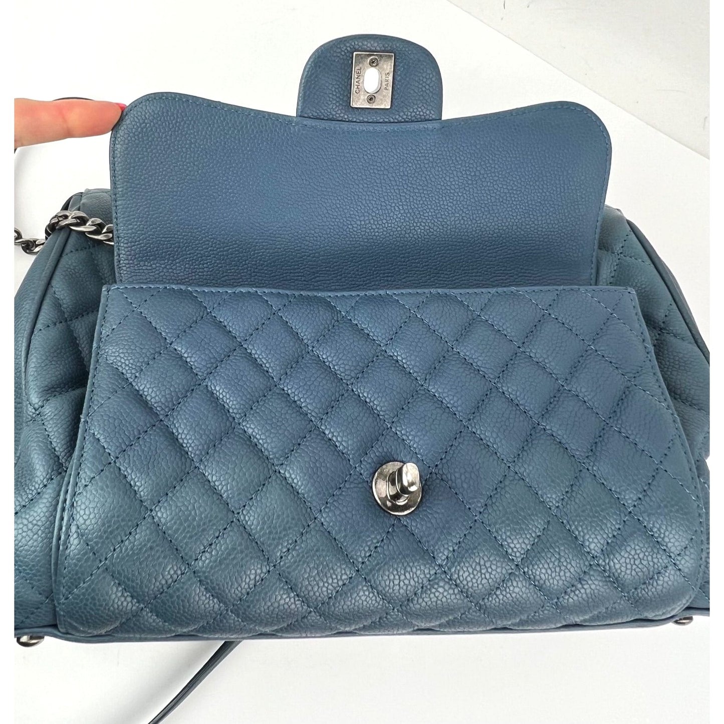 
                  
                    Chanel Quilted Caviar Large Blue Bowling Bag Ruthenium
                  
                