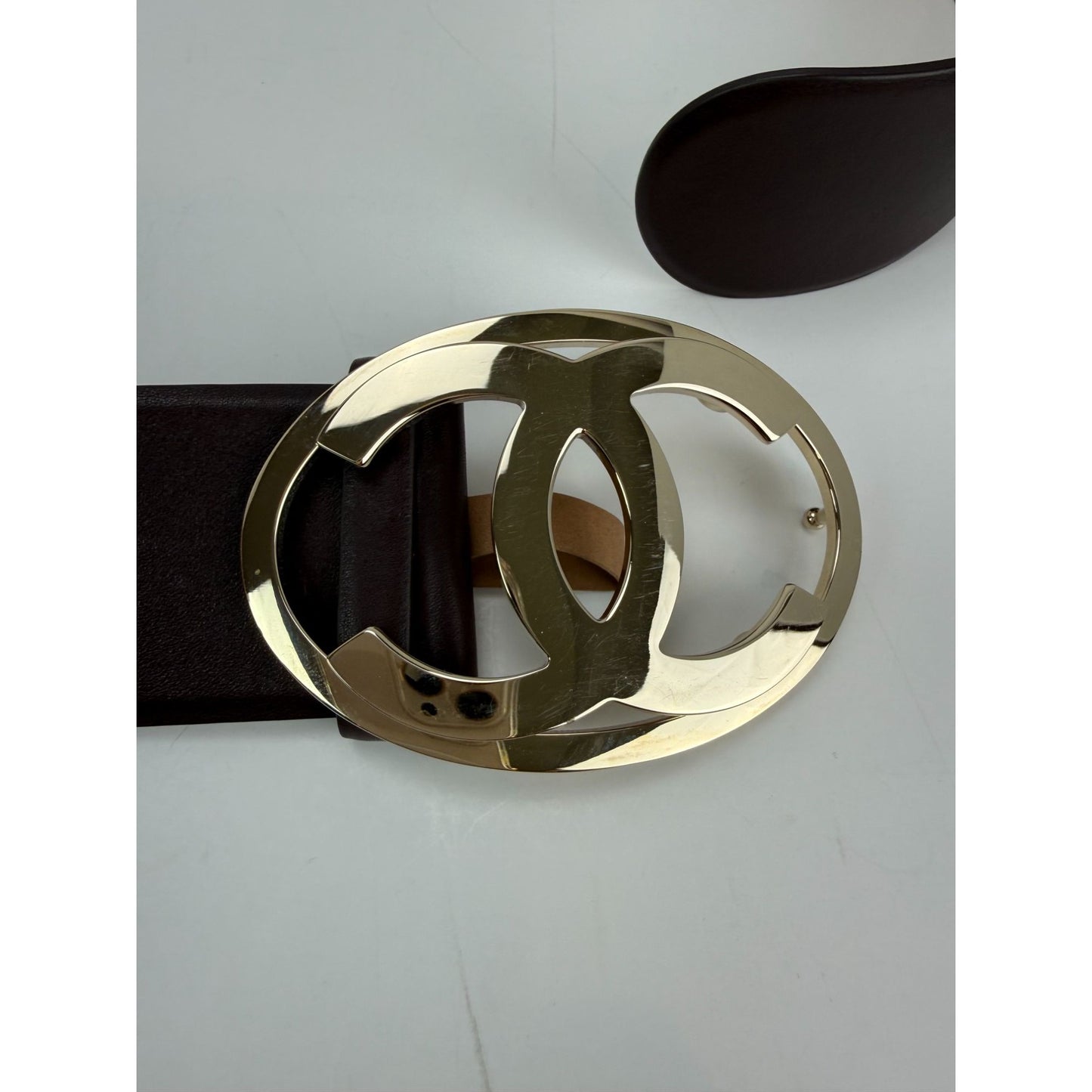 
                  
                    Chanel Interlocking CC Logo Brown Leather Belt 95/38  Vintage
                  
                