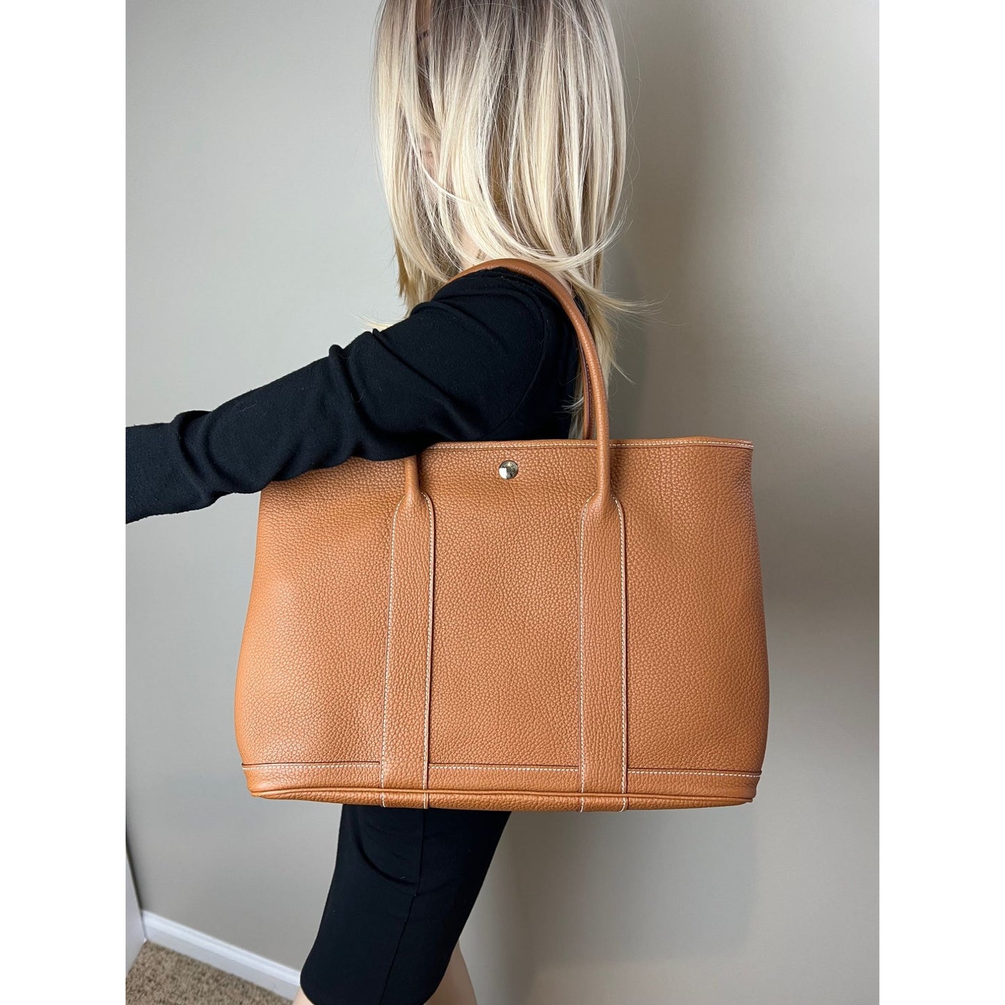 
                  
                    Hermes Negonda Garden Party MM 36 Gold Leather Tote
                  
                