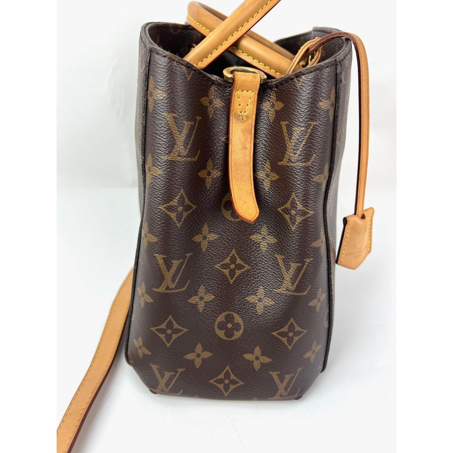 
                  
                    Louis Vuitton Montaigne MM Monogram Shoulder Bag
                  
                
