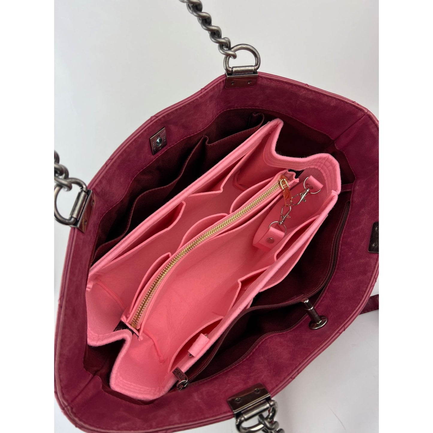 
                  
                    Chanel Shopping in Chains Quilted Leather Burgundy Tote Bag
                  
                