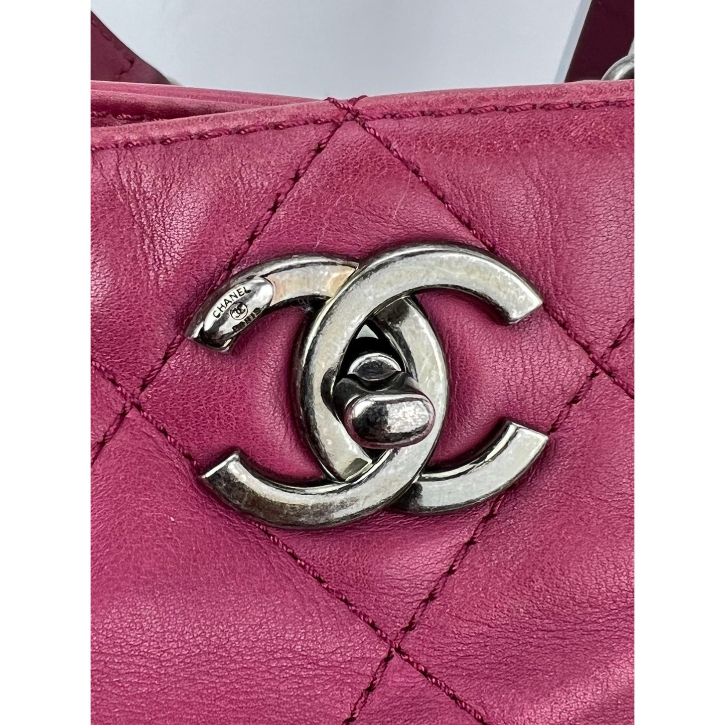 
                  
                    Chanel Shopping in Chains Quilted Leather Burgundy Tote Bag
                  
                