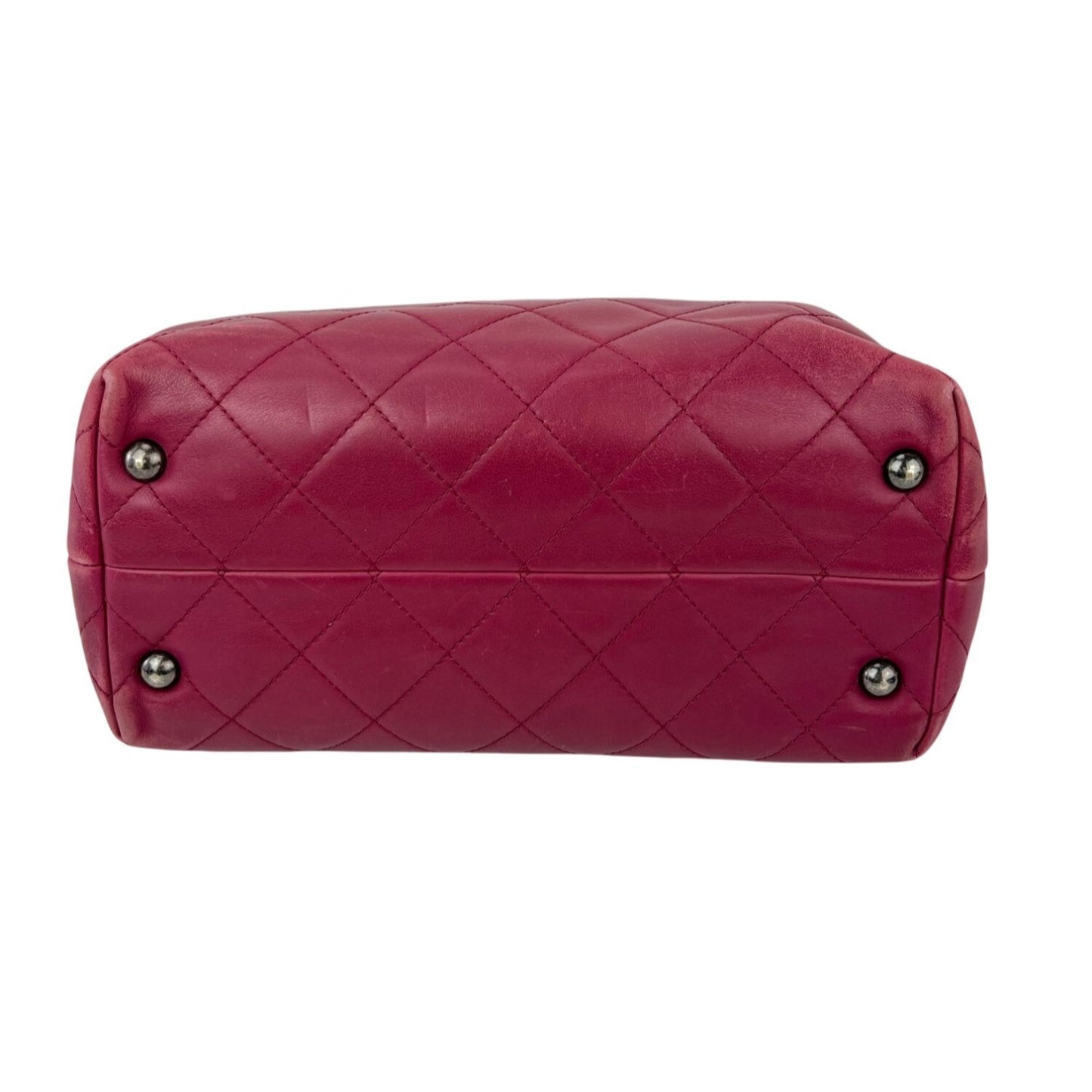 
                  
                    Chanel Shopping in Chains Quilted Leather Burgundy Tote Bag
                  
                