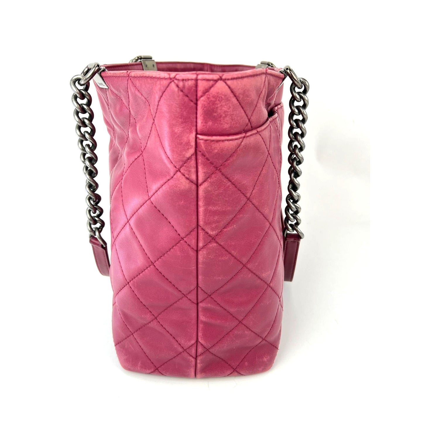 
                  
                    Chanel Shopping in Chains Quilted Leather Burgundy Tote Bag
                  
                